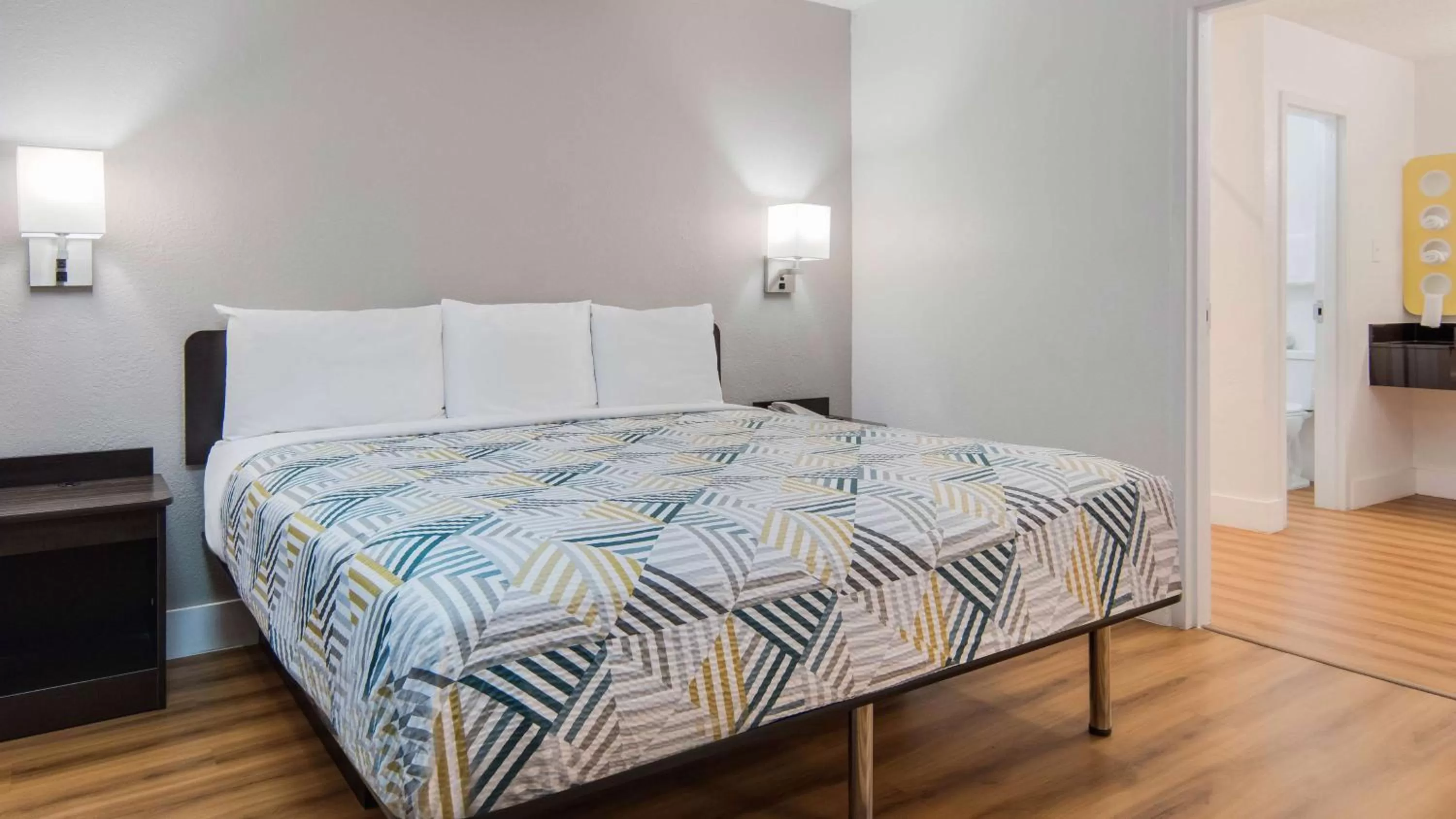 Photo of the whole room, Bed in Motel 6-Addison, TX - Dallas