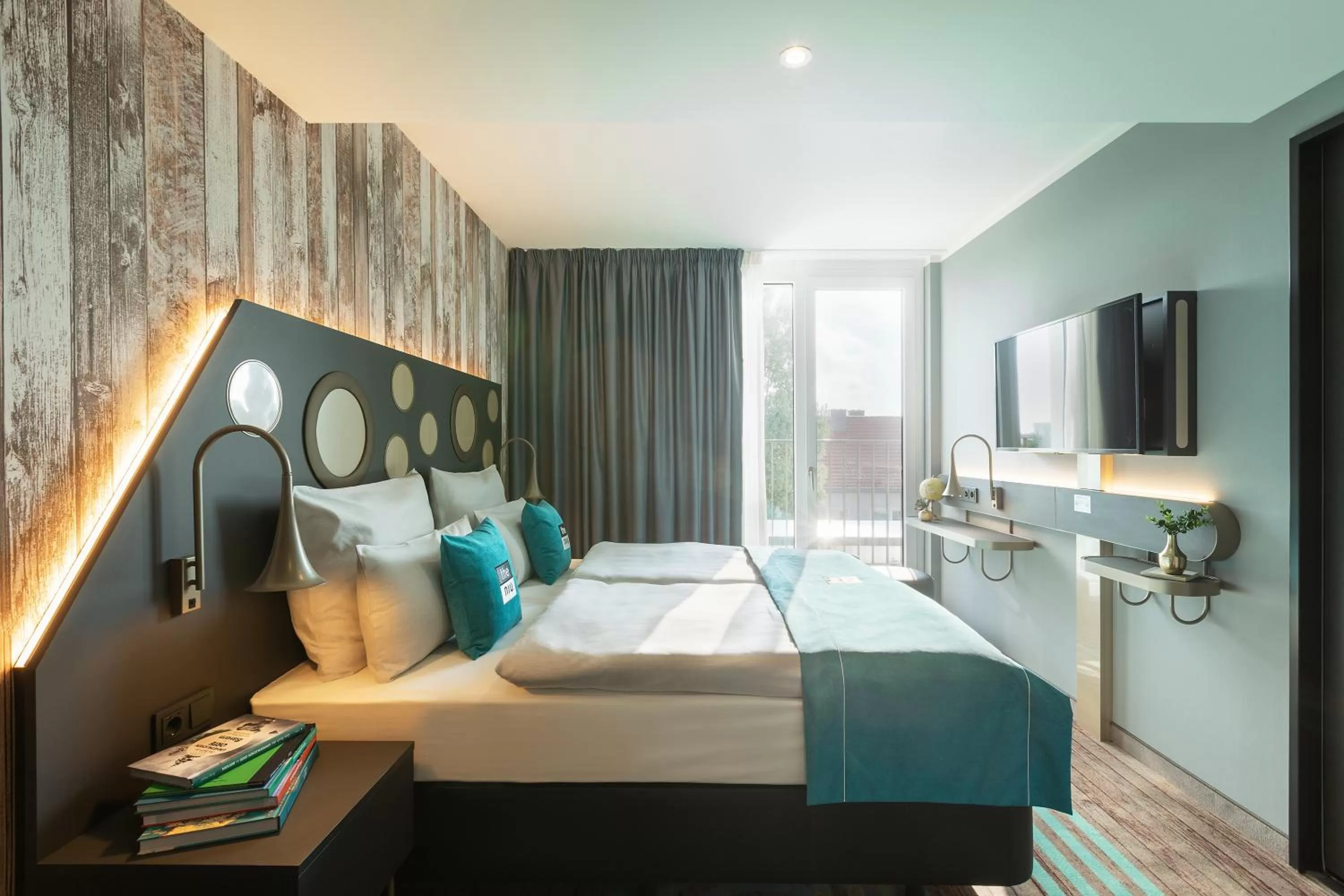 TV and multimedia, Bed in Holiday Inn - the niu, Brass Munich Olympiapark by IHG