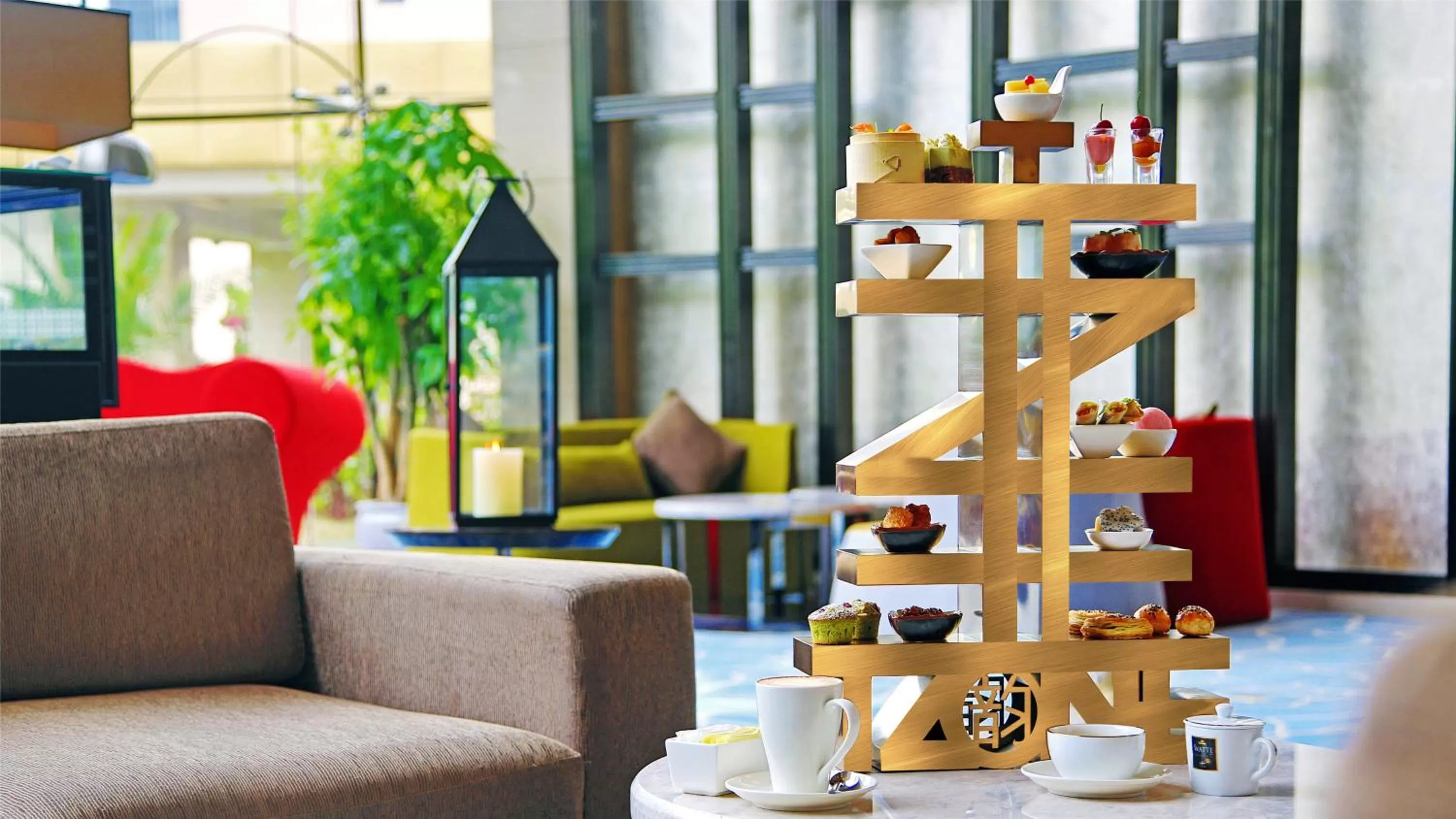 Lounge or bar in Crowne Plaza Beijing Lido by IHG