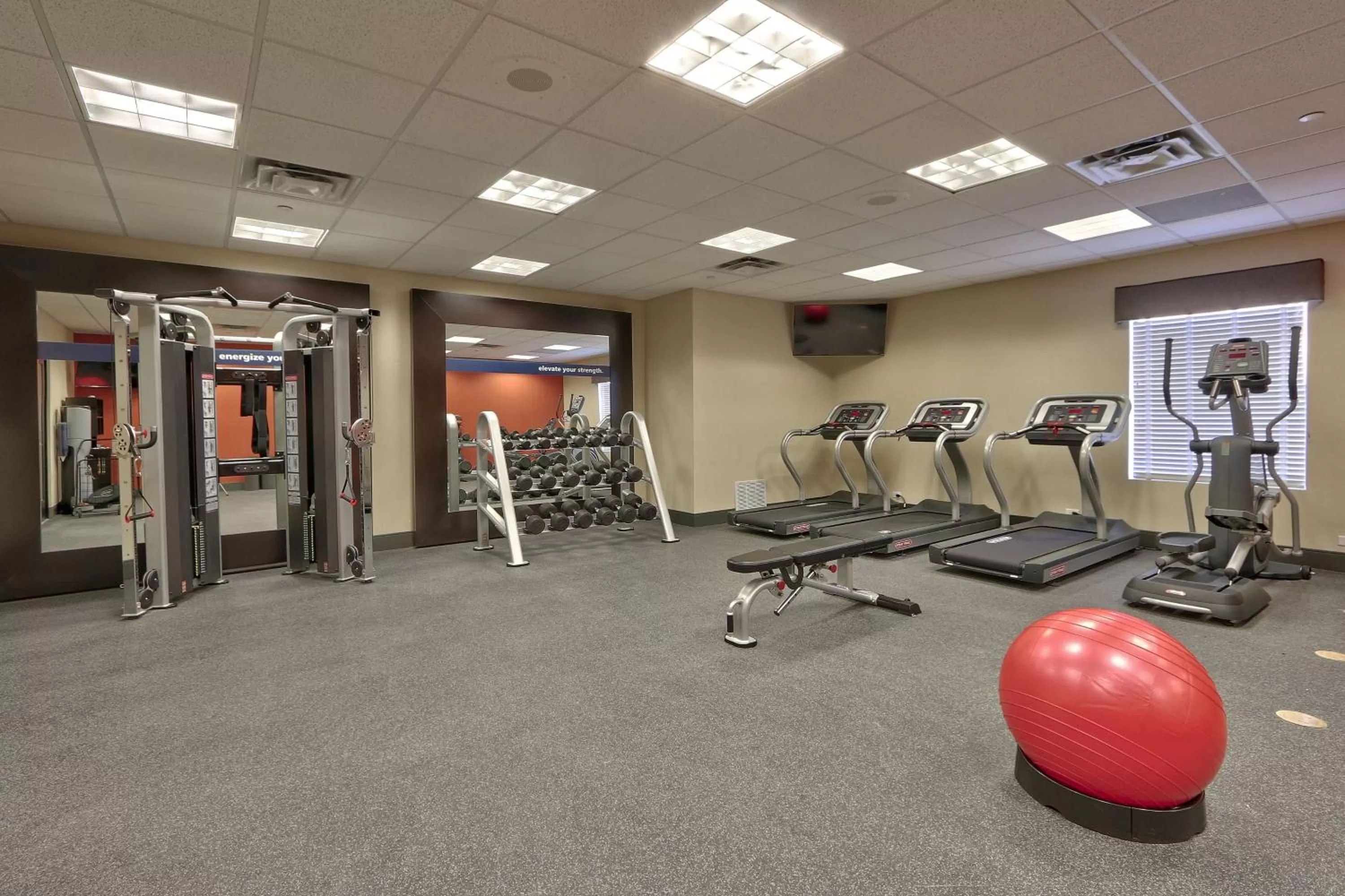 Fitness centre/facilities in Hampton Inn & Suites Albuquerque Airport