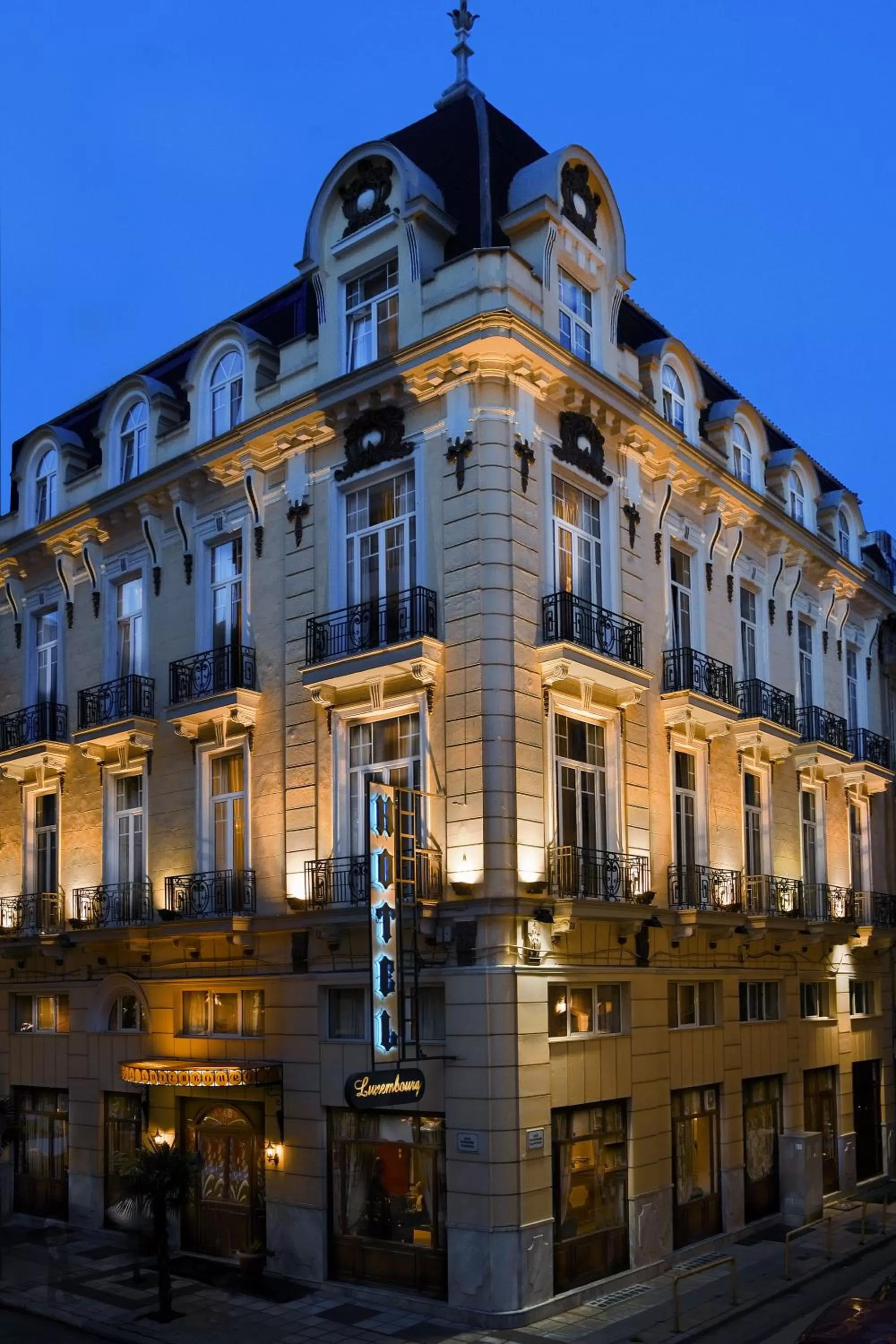Facade/entrance in Hotel Luxembourg