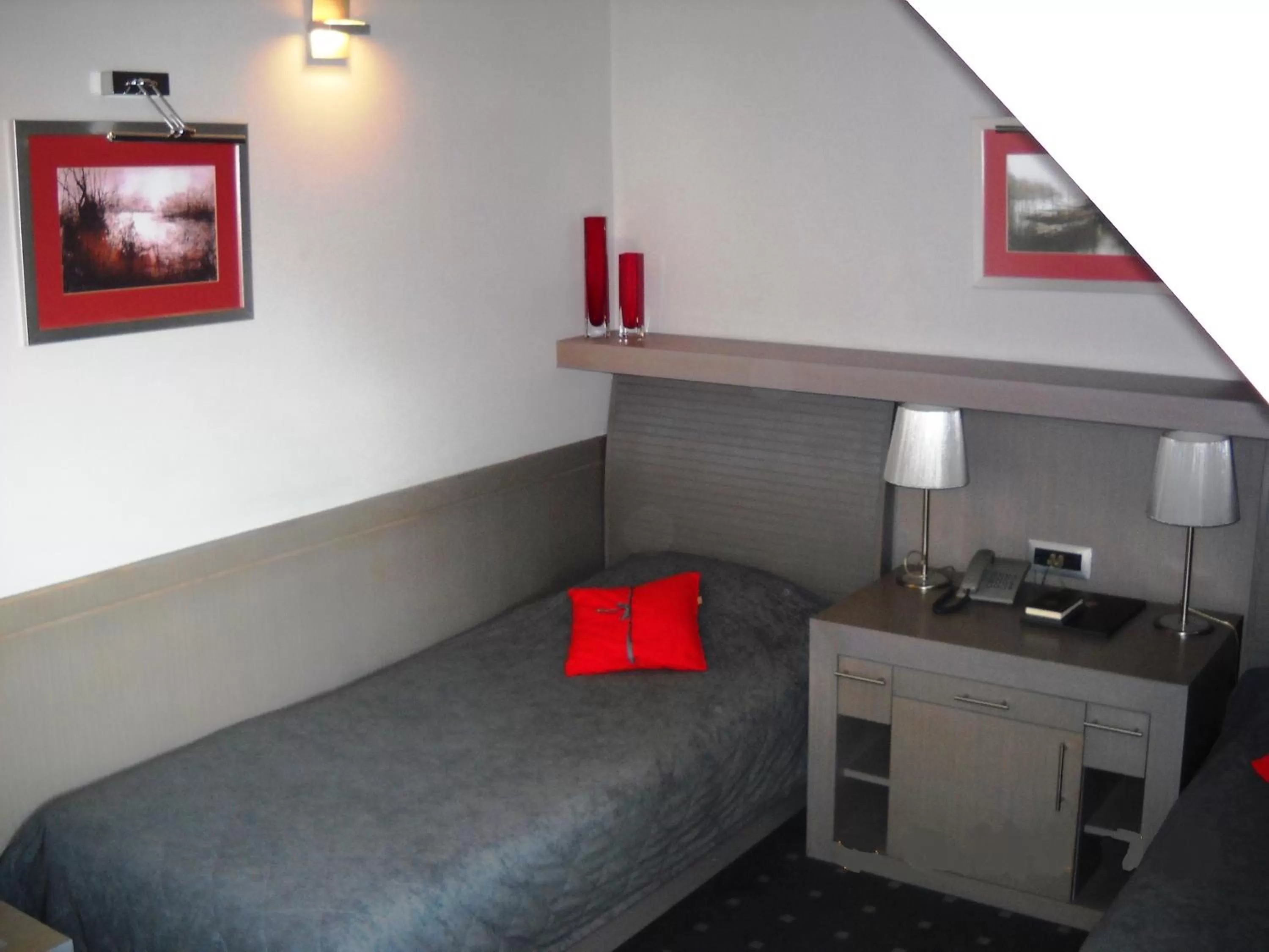 Bedroom in Garni Hotel Leopold I