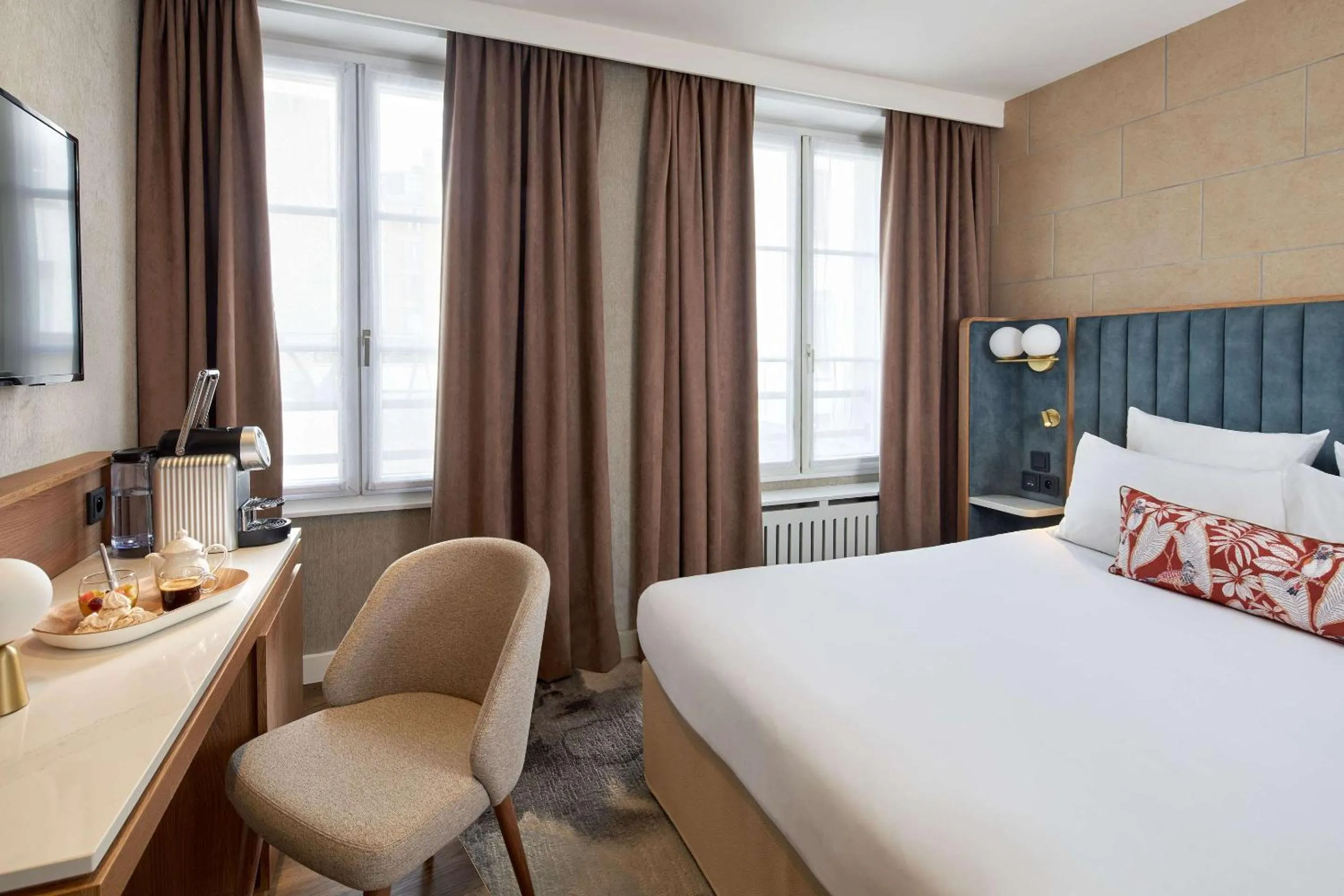 Photo of the whole room, Bed in Best Western Saint-Louis - Grand Paris - Vincennes