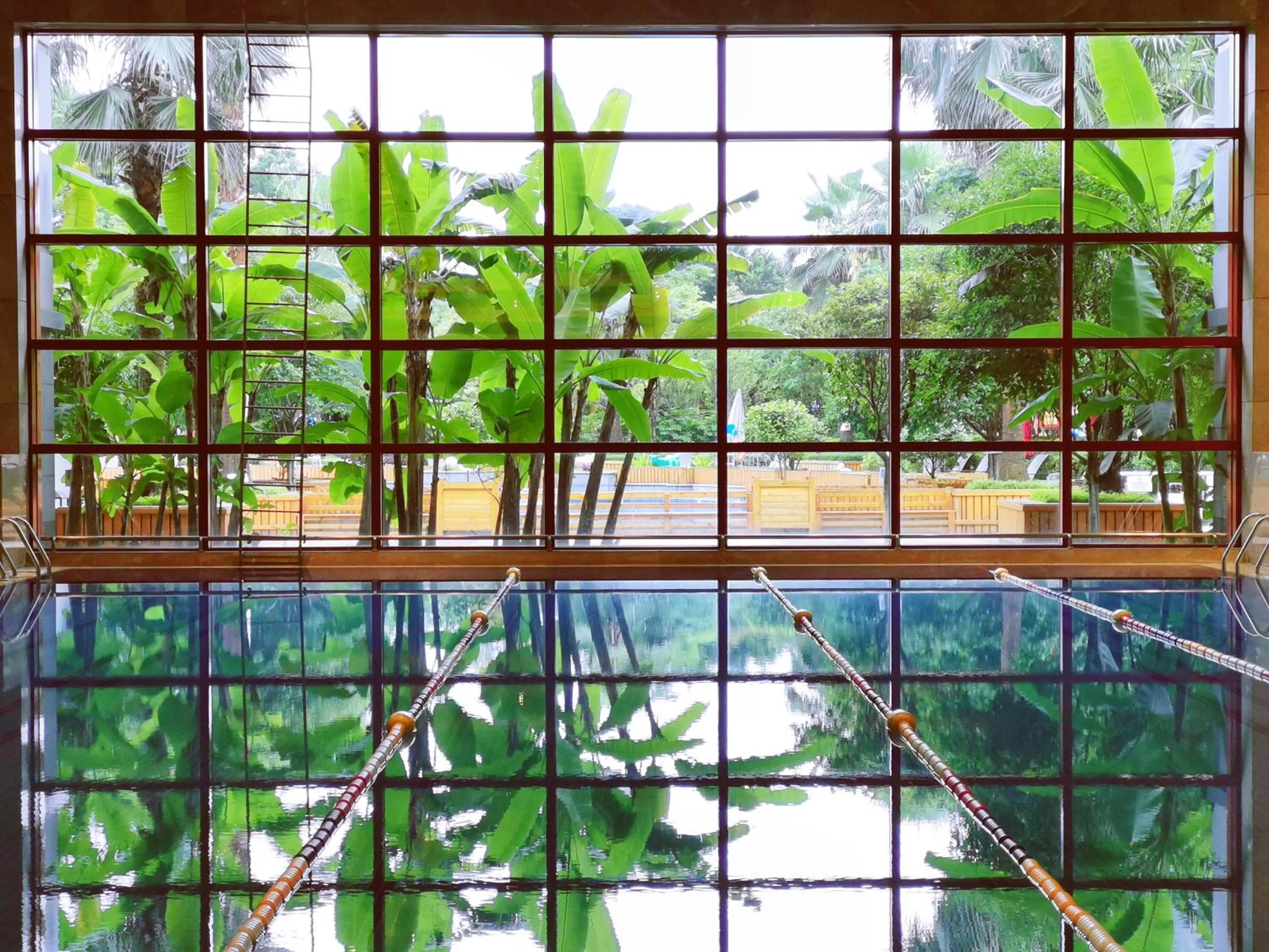 Swimming pool in Shangri-La Guilin