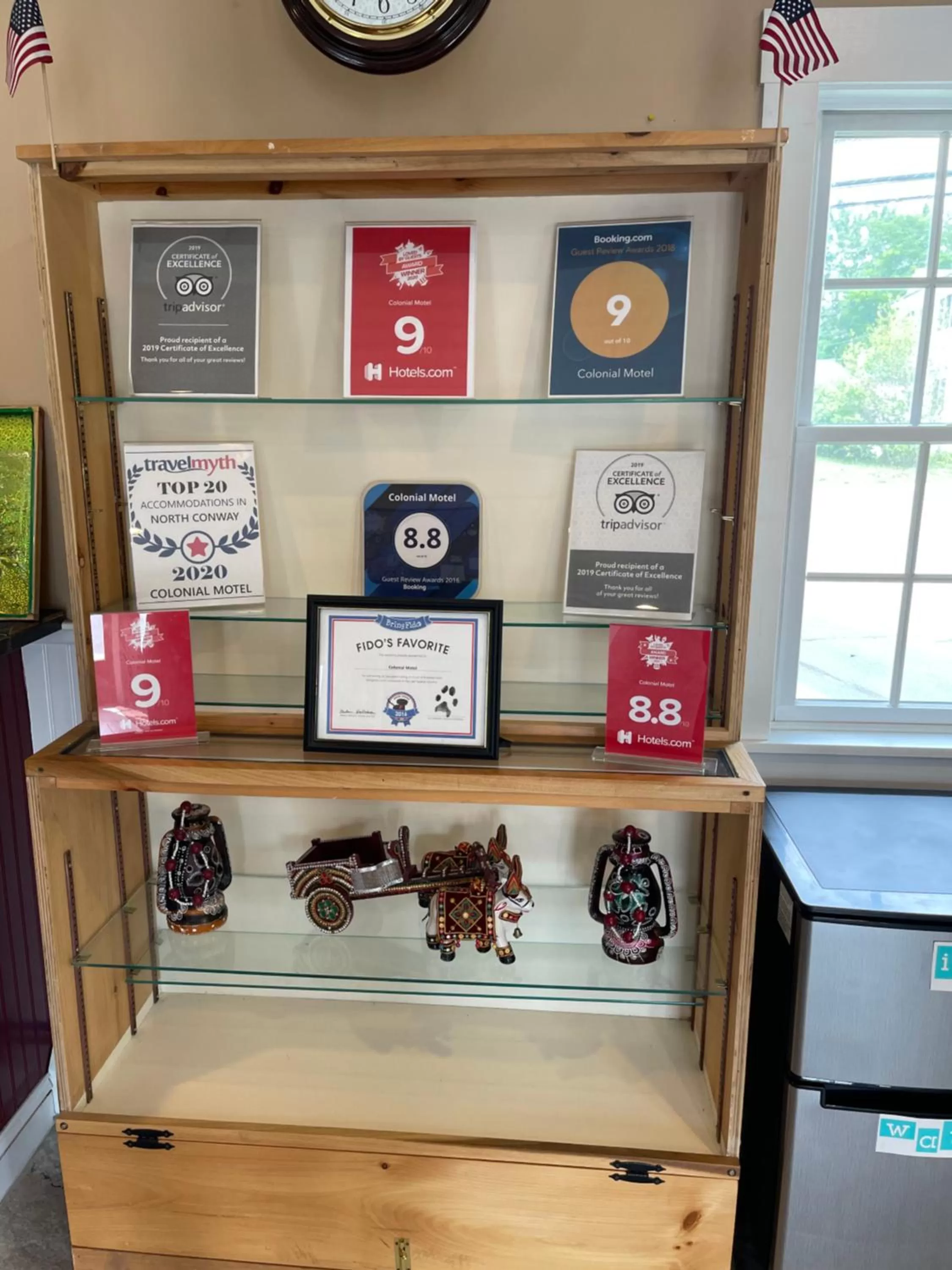 Logo/Certificate/Sign in Colonial Motel