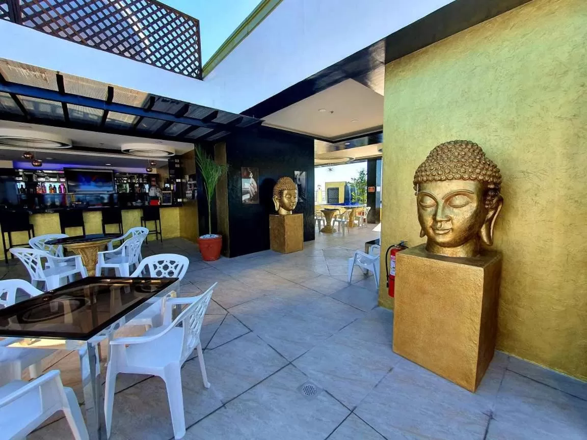 Restaurant/places to eat in Kandi Palace