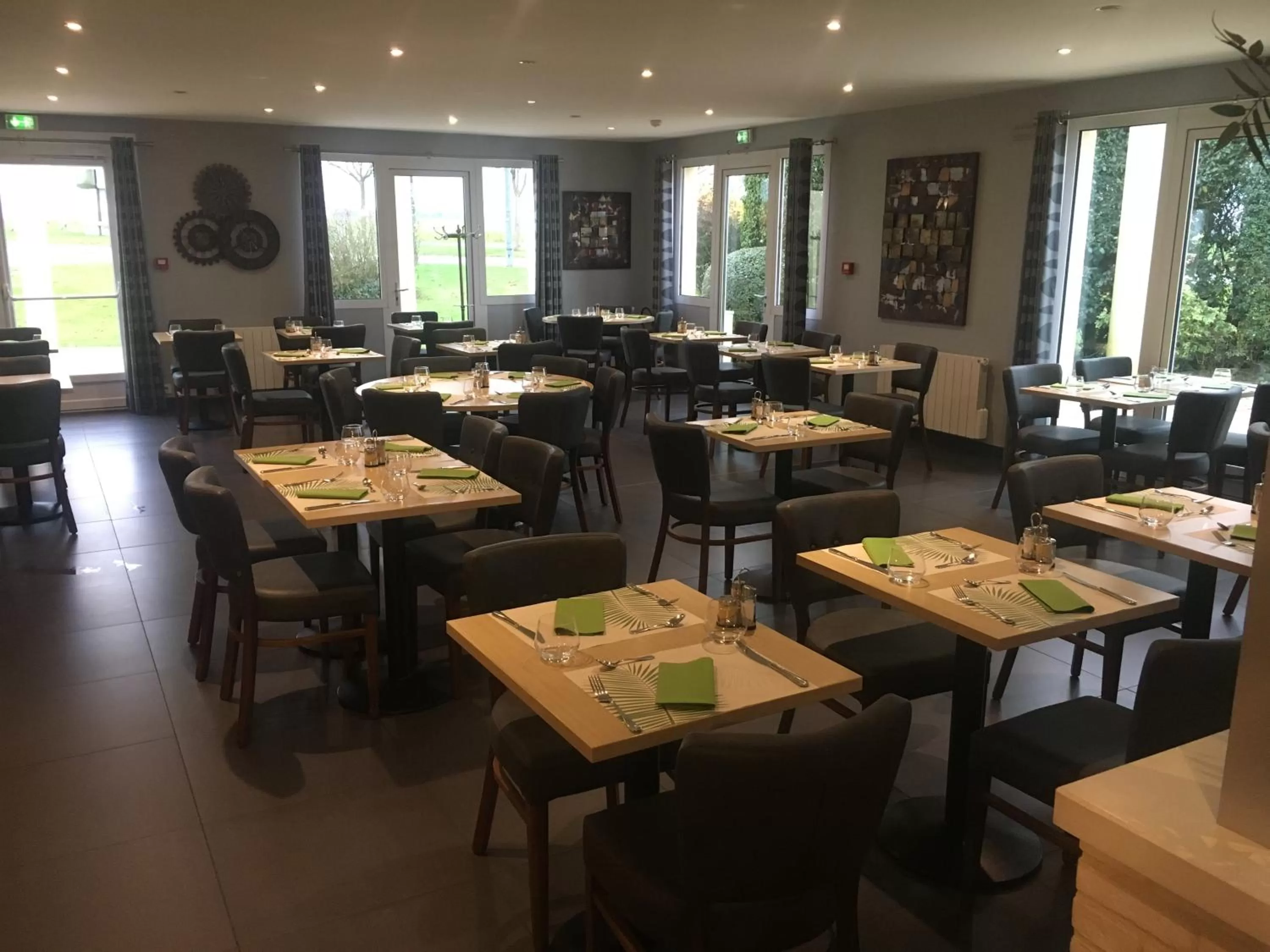 Staff in Hôtel Relais d'Étretat