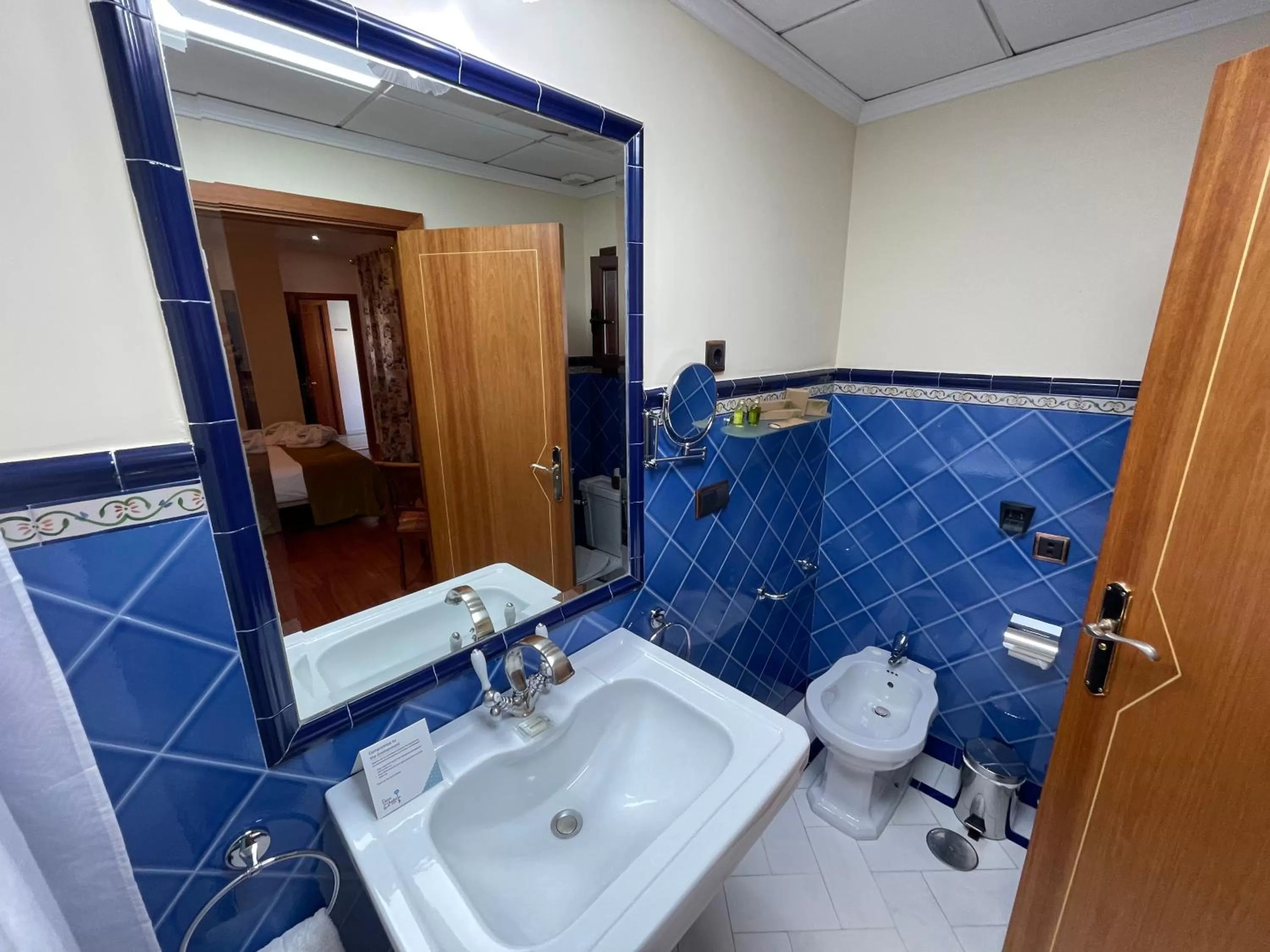 Hot Tub in La Llave de la Judería Hotel Boutique