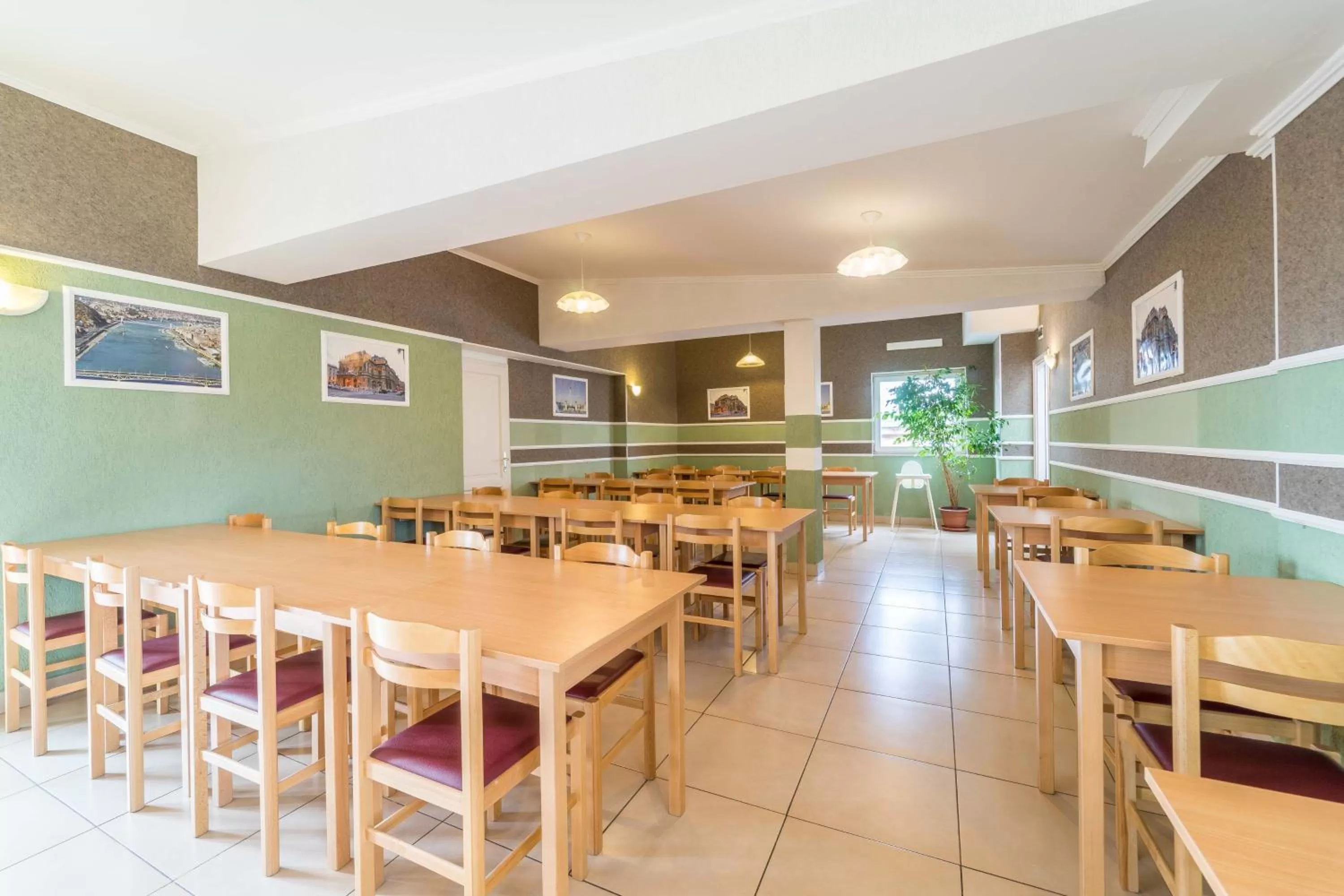 Restaurant/places to eat in Silver Hotel Budapest City Center