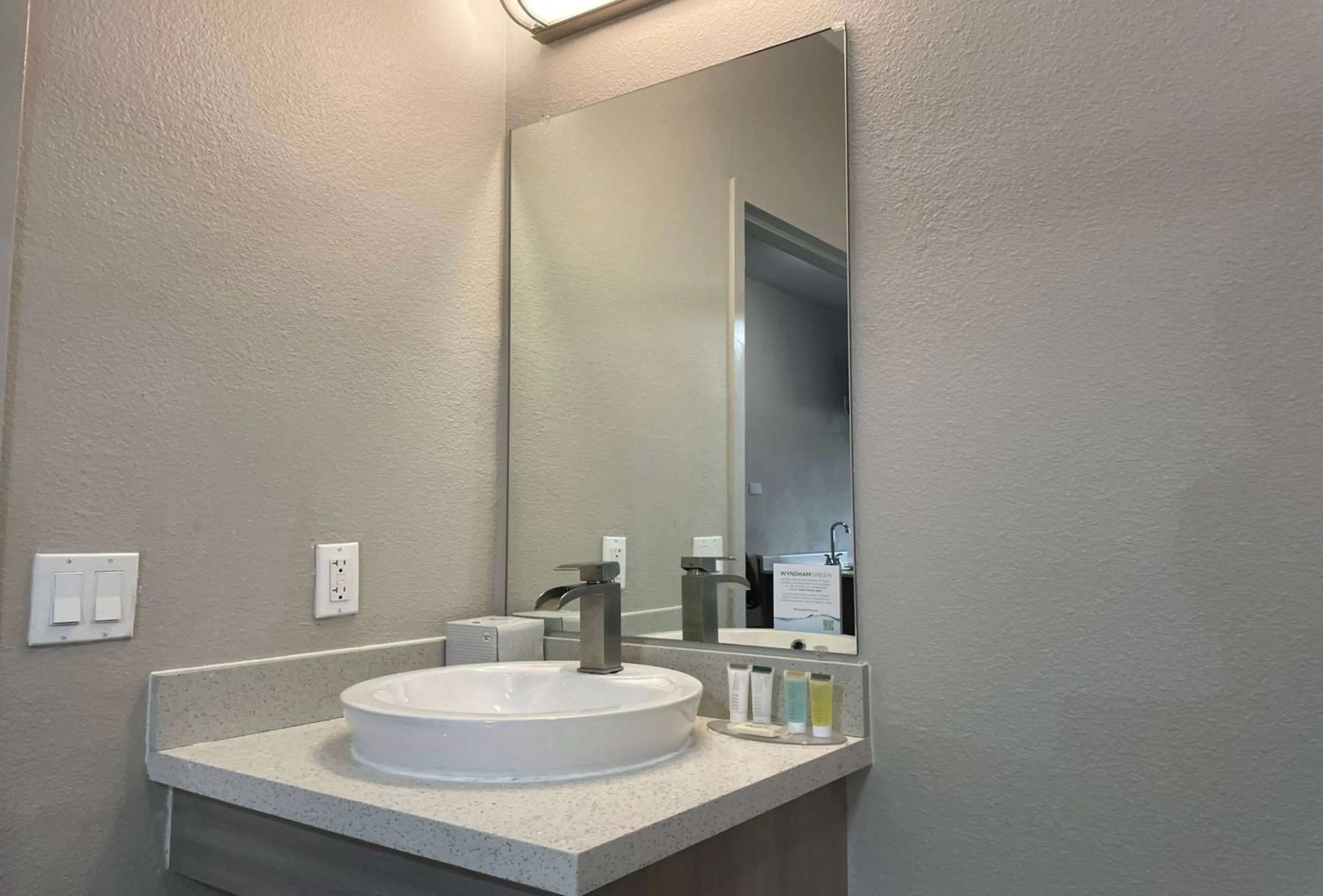 TV and multimedia in Microtel Inn & Suites by Wyndham Bossier City