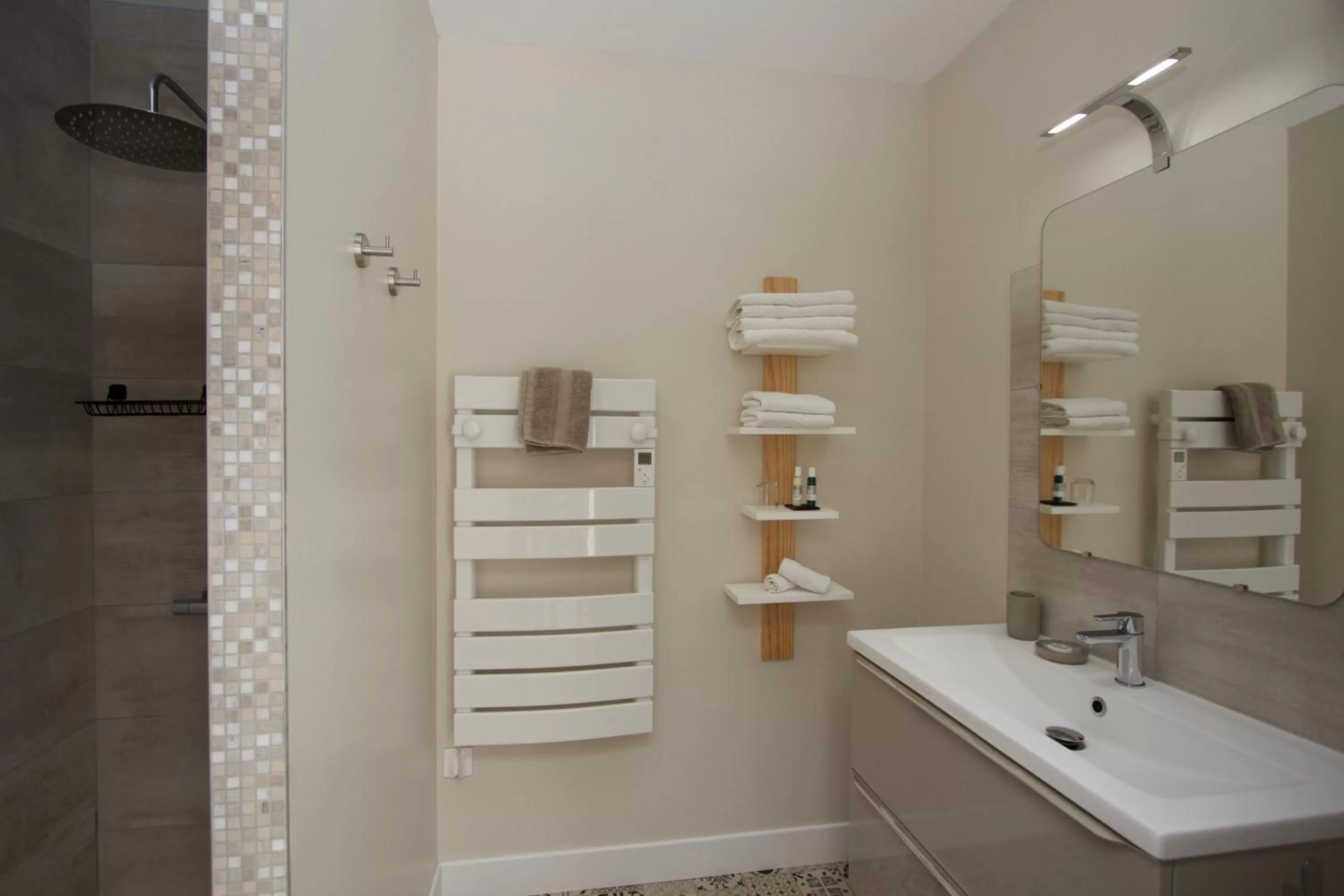 Bathroom in La Charentine