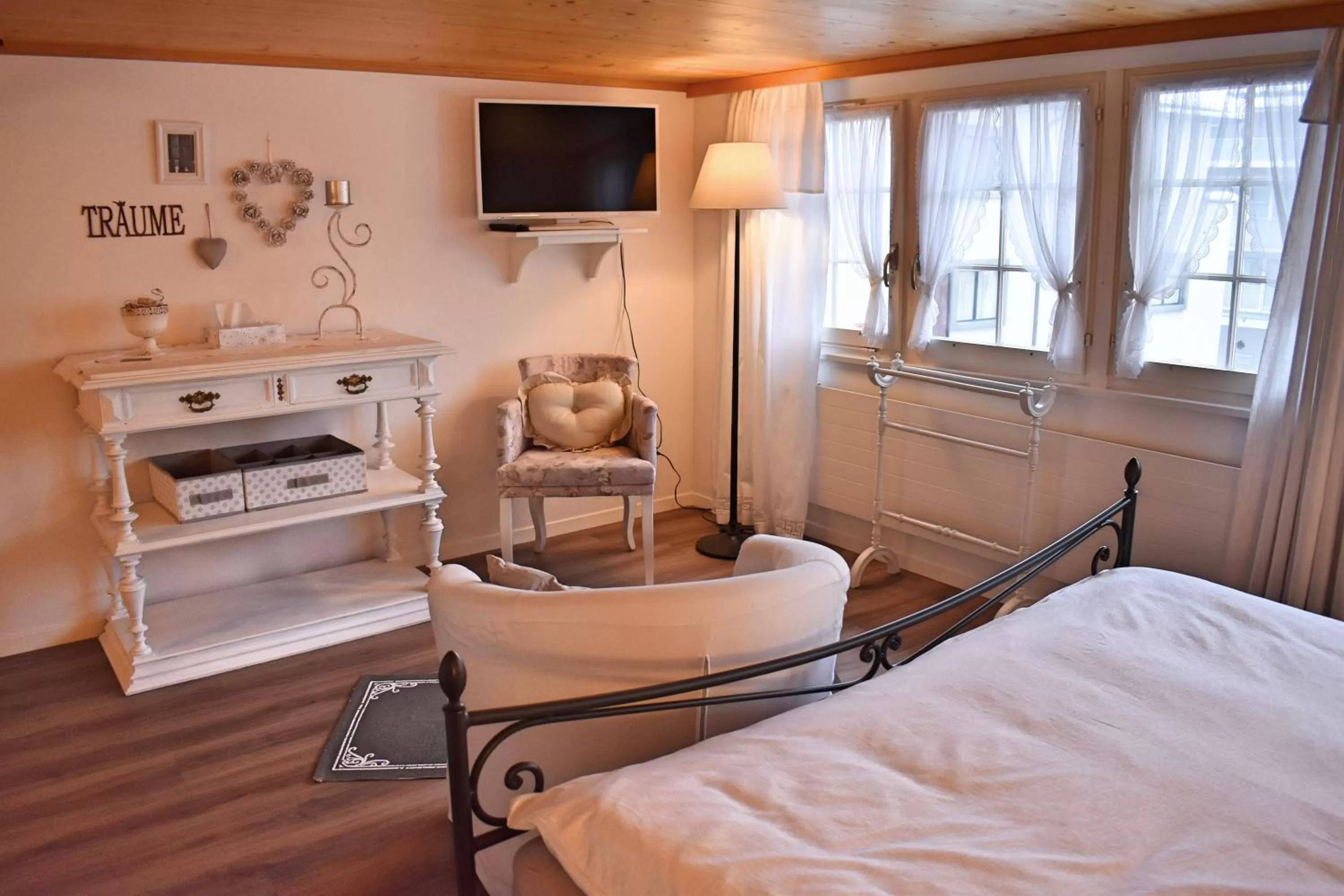 Photo of the whole room, Bed in Gasthaus Sternen