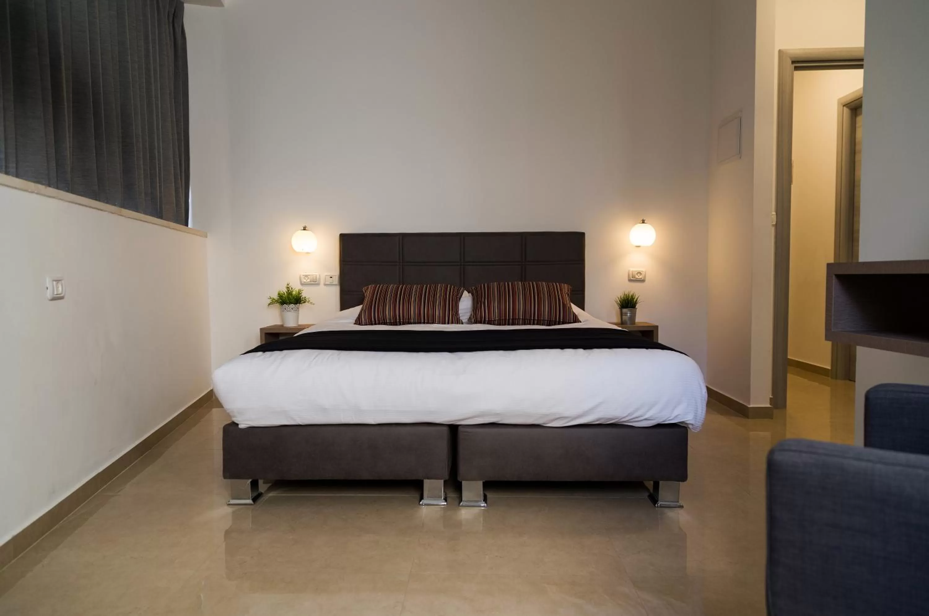 Bedroom in Johnny Hotel