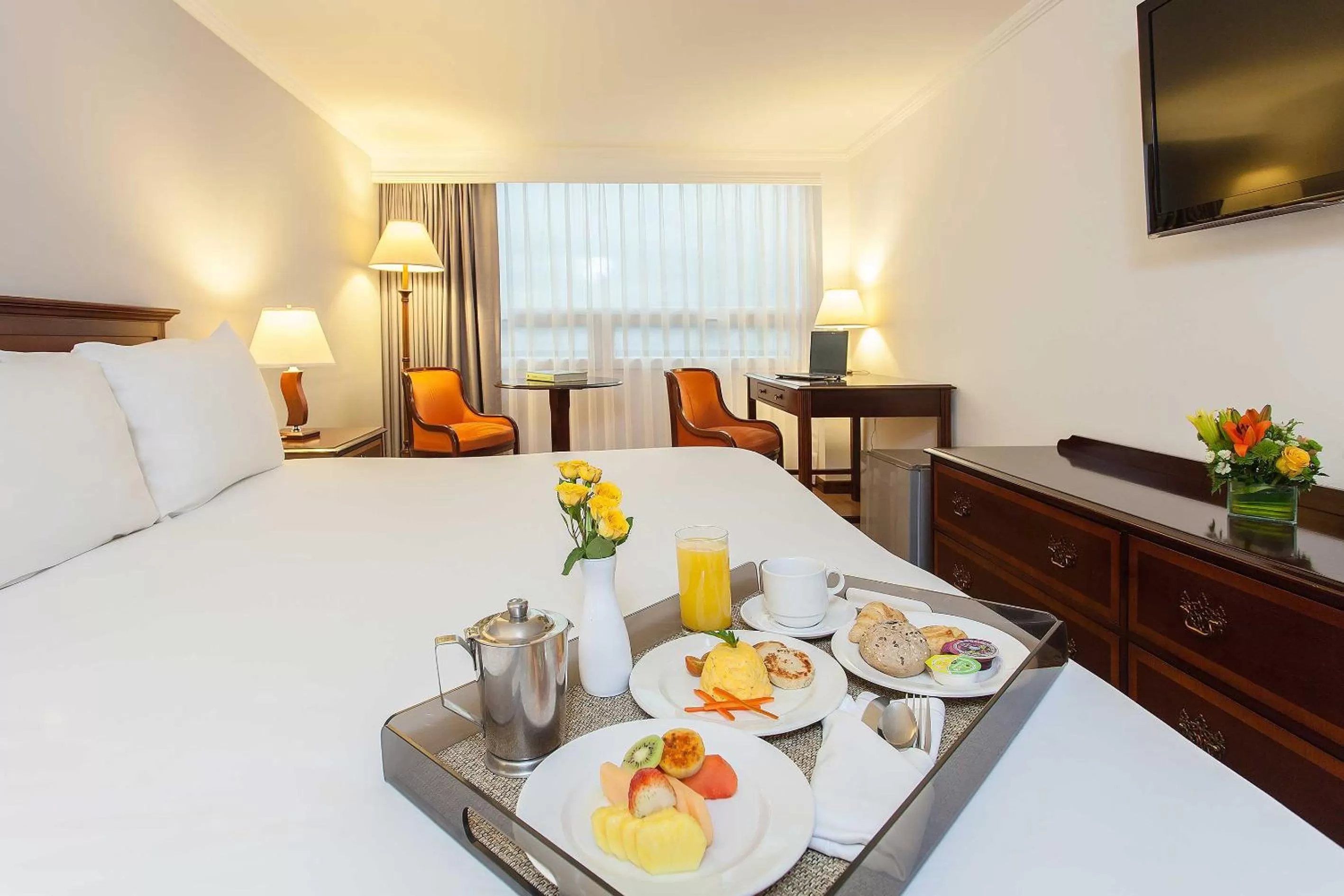 Bedroom, Bed in Radisson Bogota Metrotel