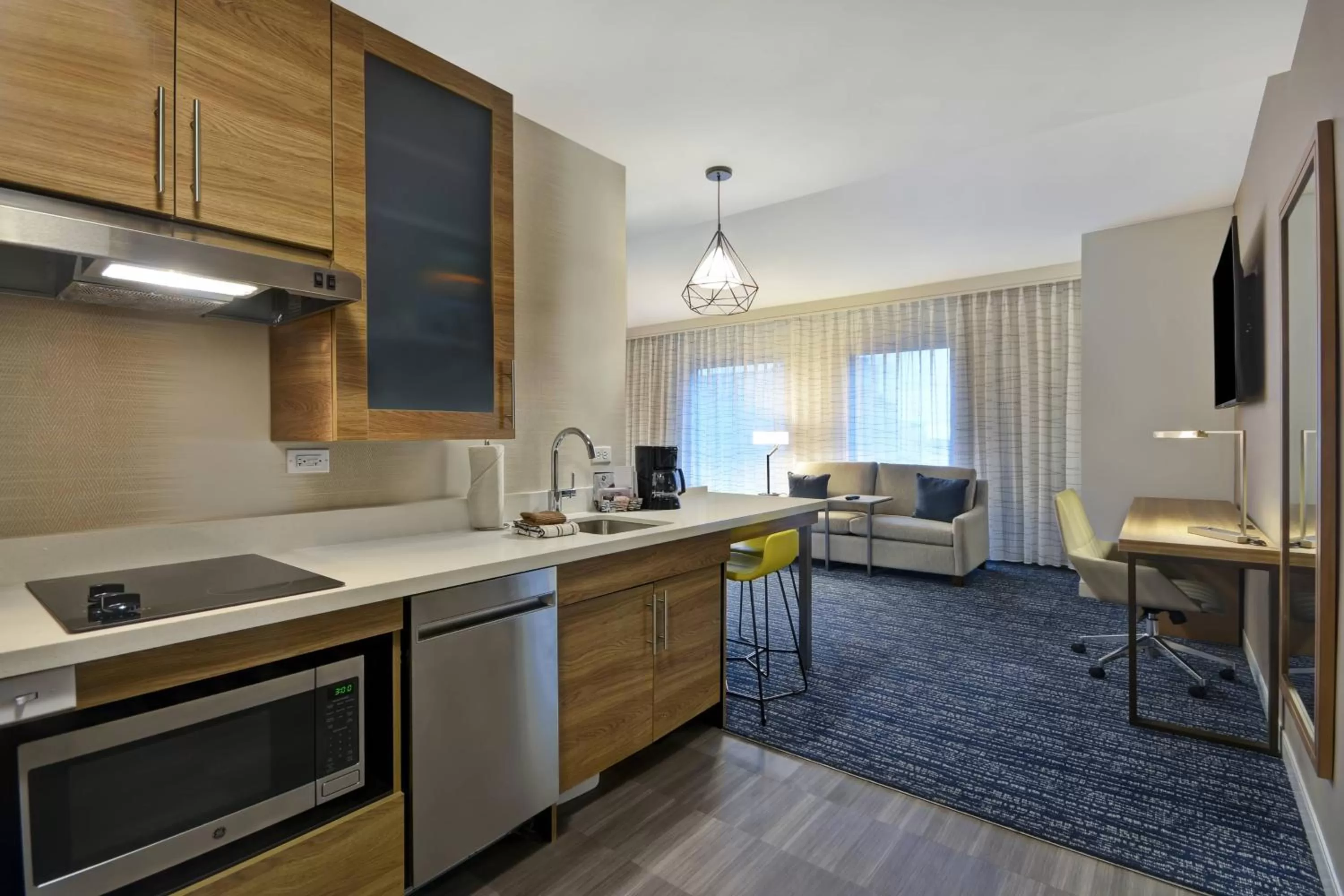 Kitchen or kitchenette in Residence Inn by Marriott New Orleans French Quarter Area/Cen B