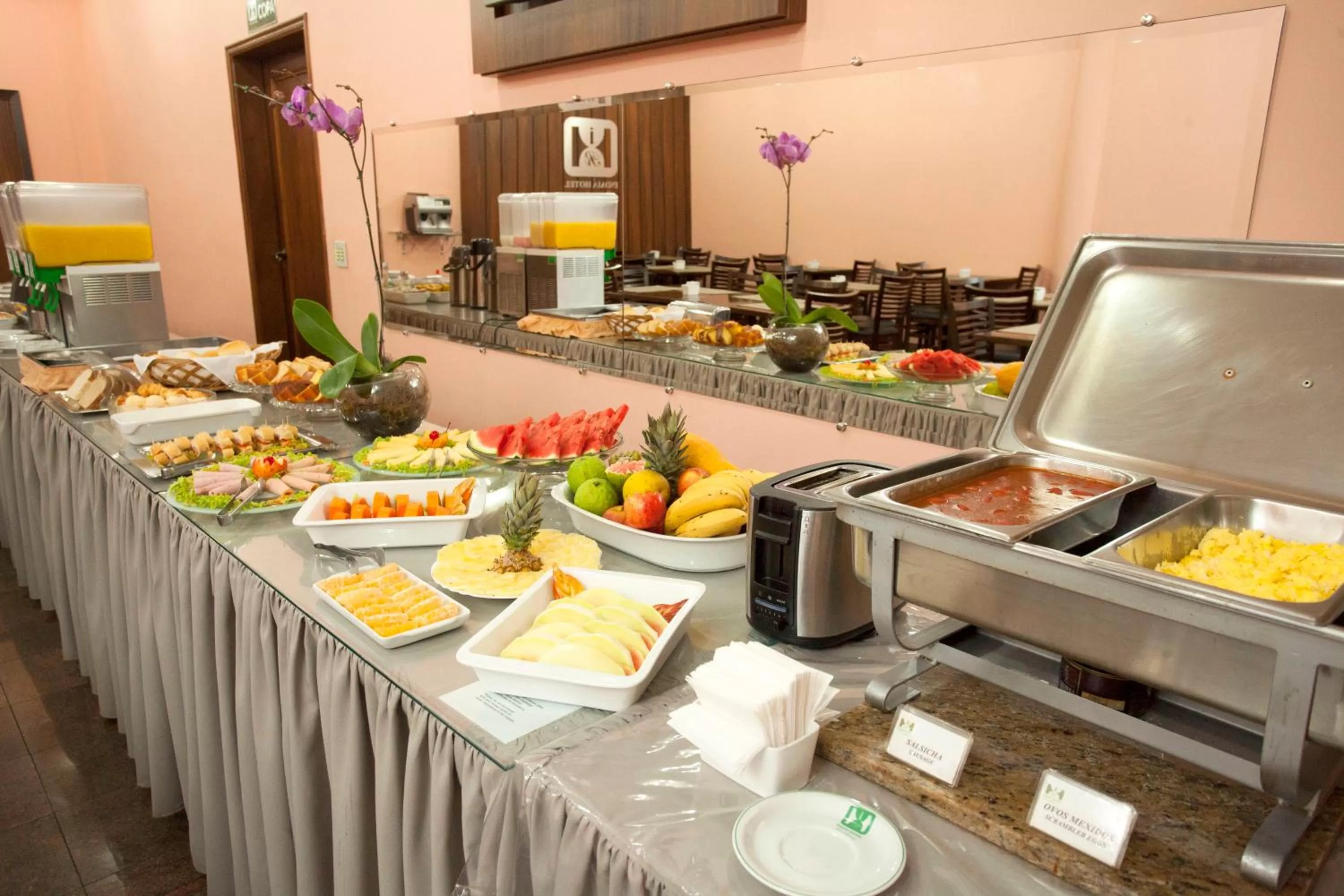 Buffet breakfast, Food in Indaiá Hotel Residence