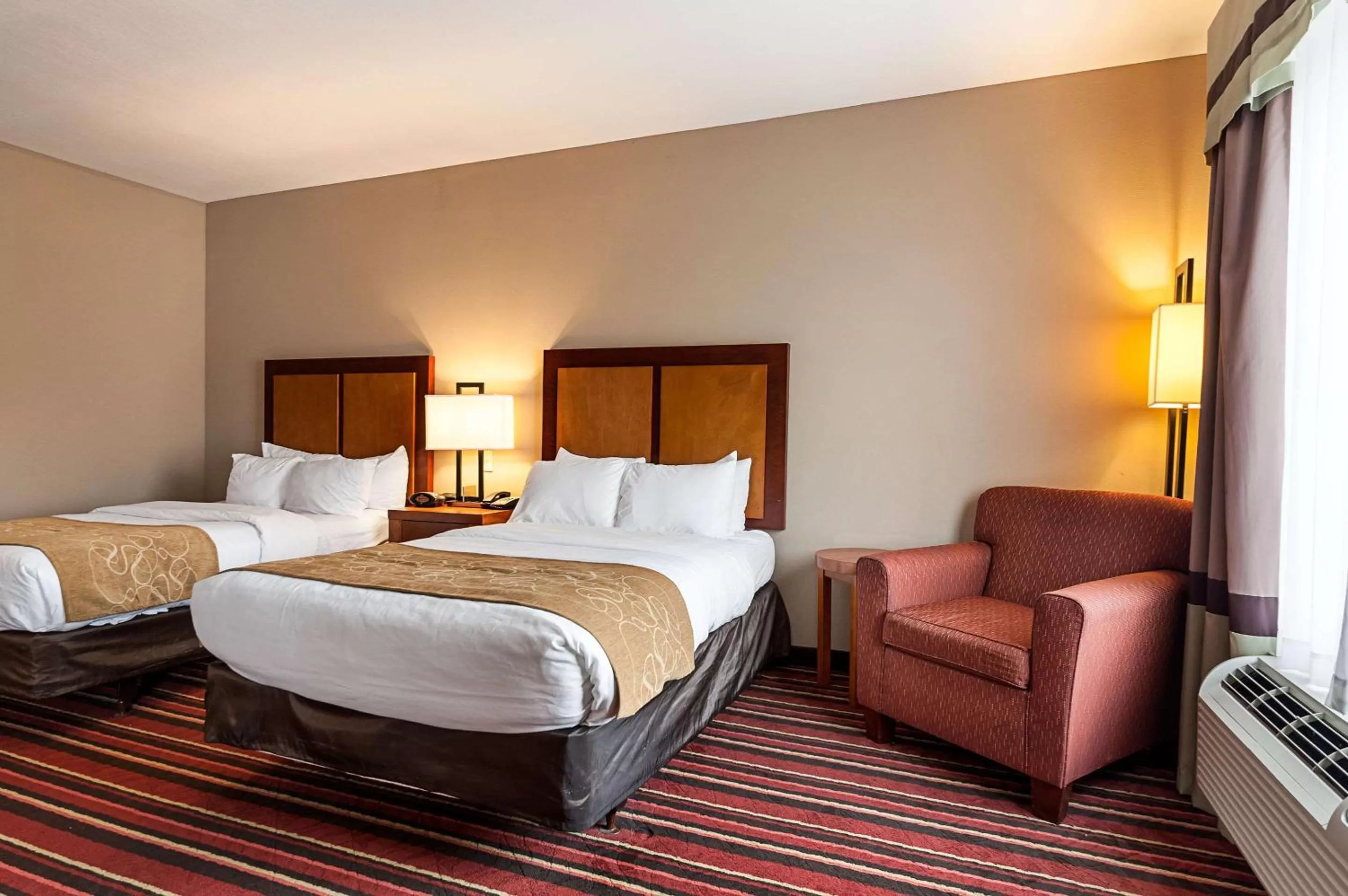 Photo of the whole room, Bed in Comfort Suites Sulphur-Lake Charles