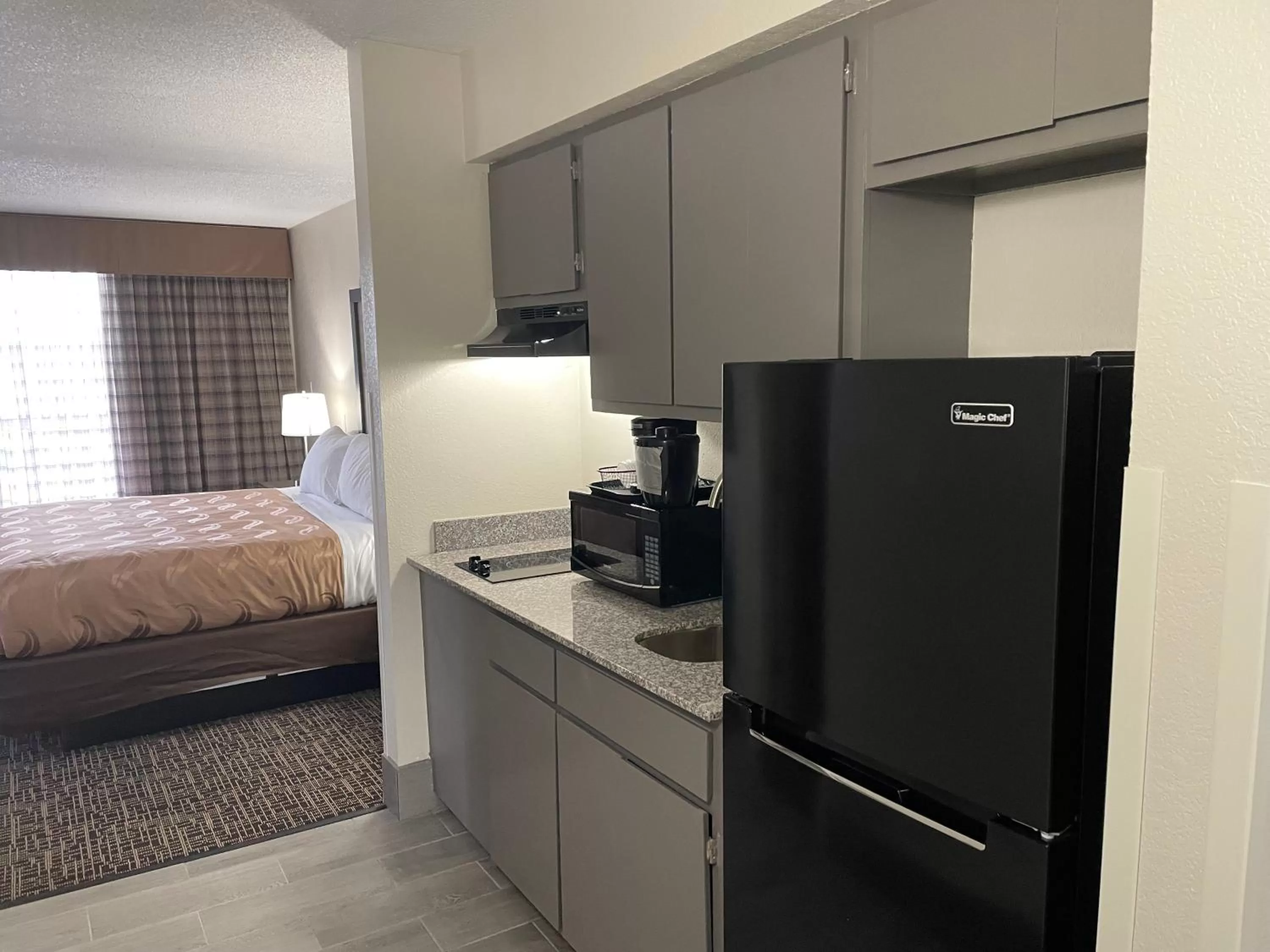 Kitchen or kitchenette in Quality Inn & Suites Spring Lake - Fayetteville near Fort Bragg
