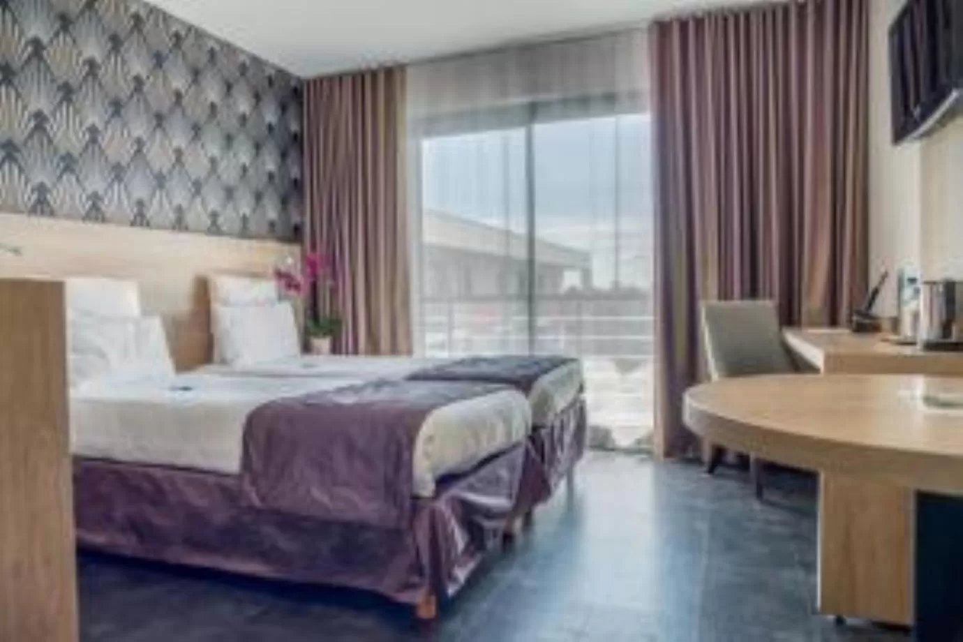 Photo of the whole room, Bed in Best Western Les Aureliades Saint Nazaire