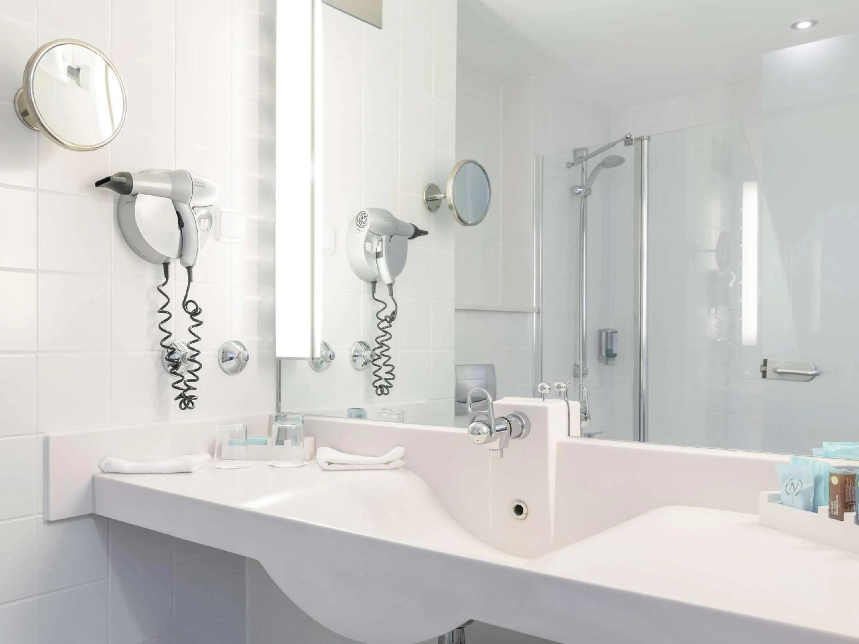 Photo of the whole room, Bathroom in Novotel Mainz