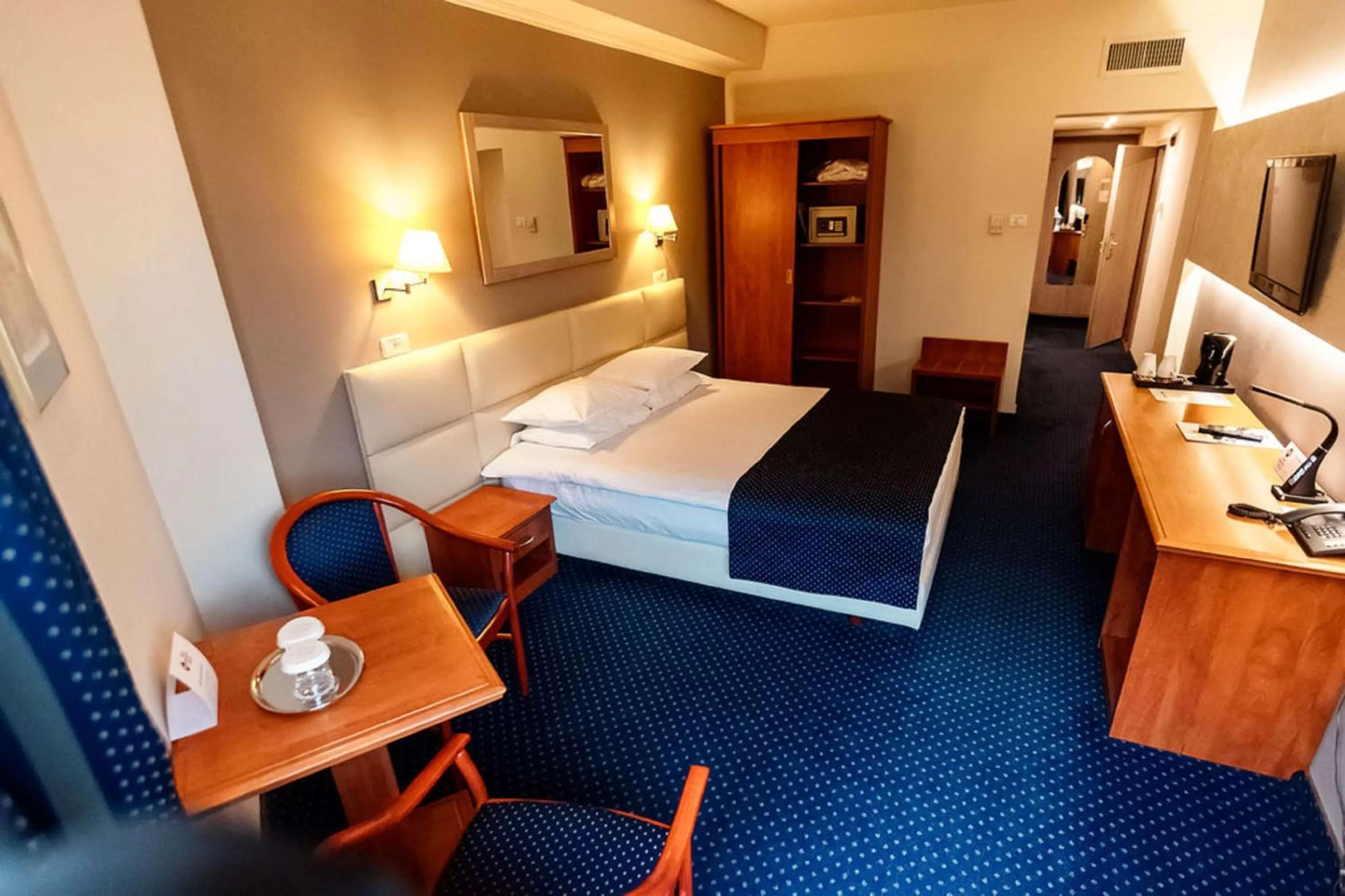 Photo of the whole room, Bed in Best Western Plus Lido Hotel