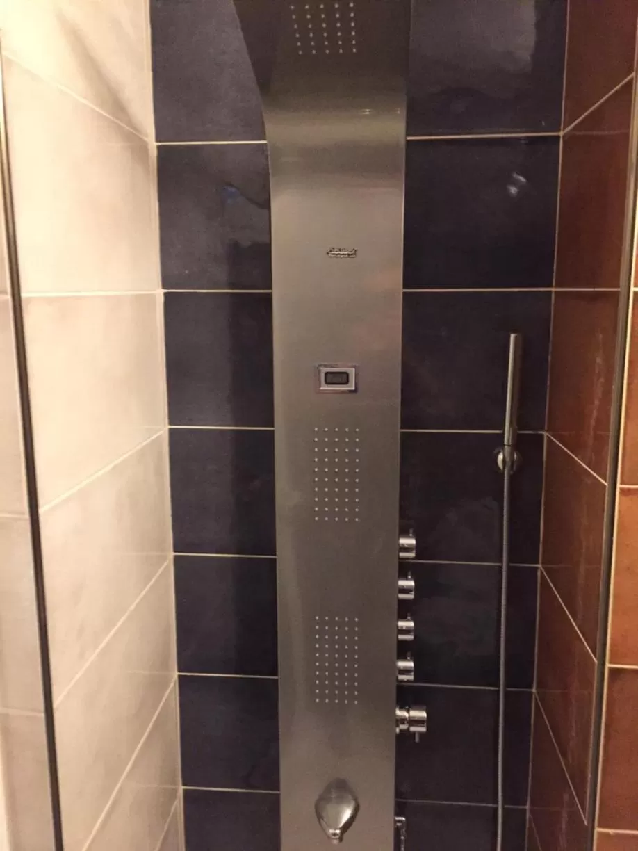 Bathroom in Family Hotel Malibu