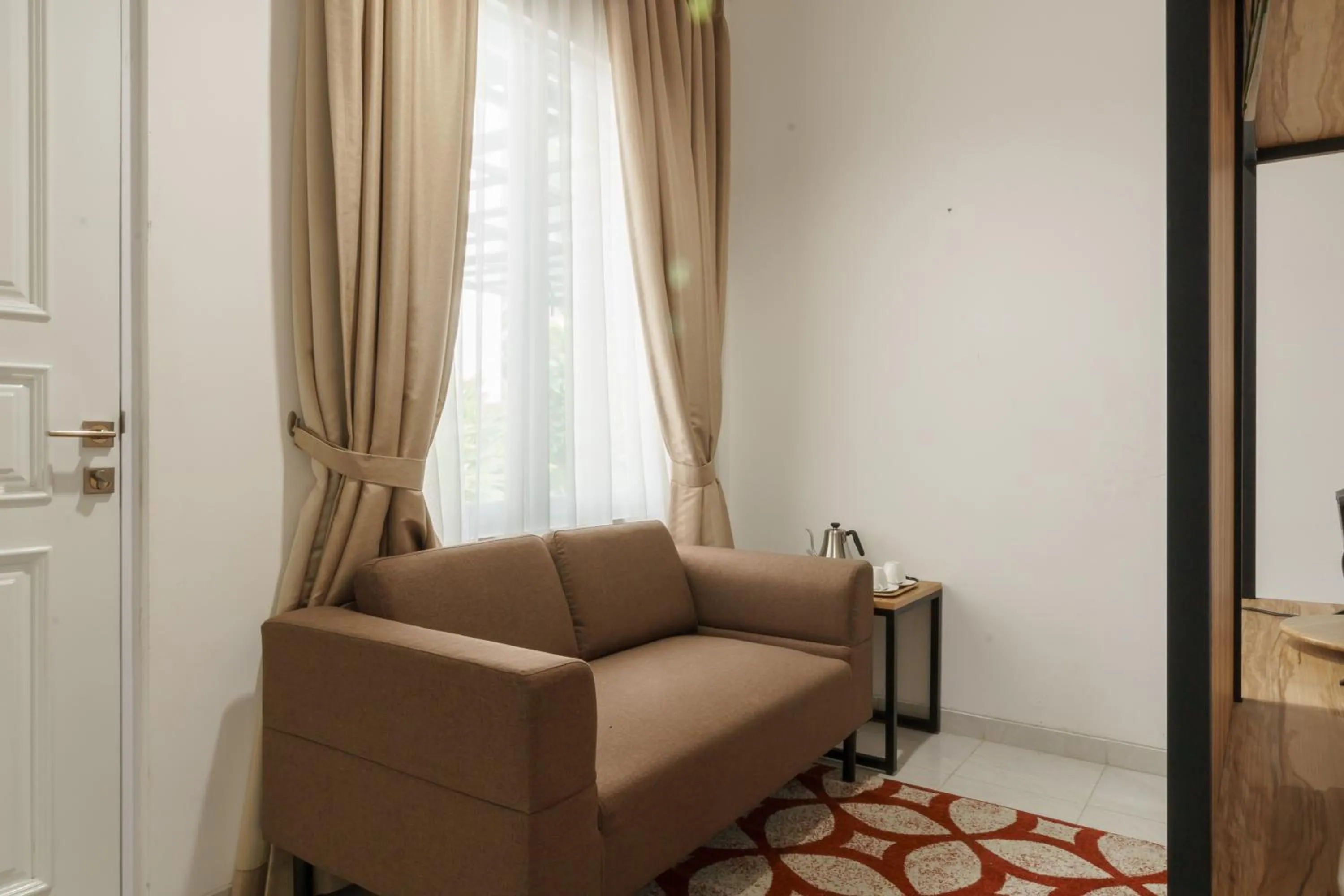 Seating area in RedDoorz Plus near Exit Toll Puncak 2