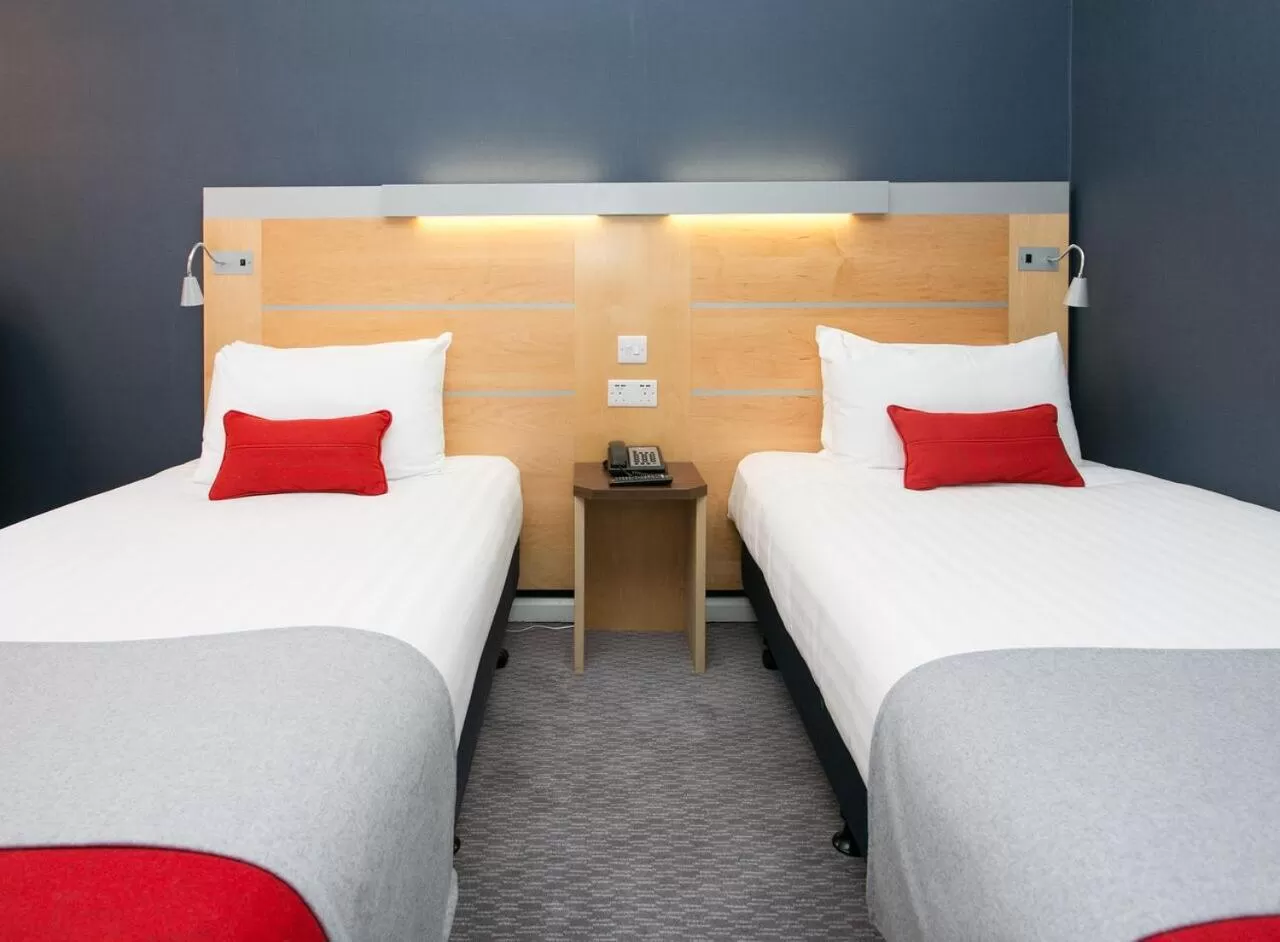 Bed in Holiday Inn Express Antrim by IHG