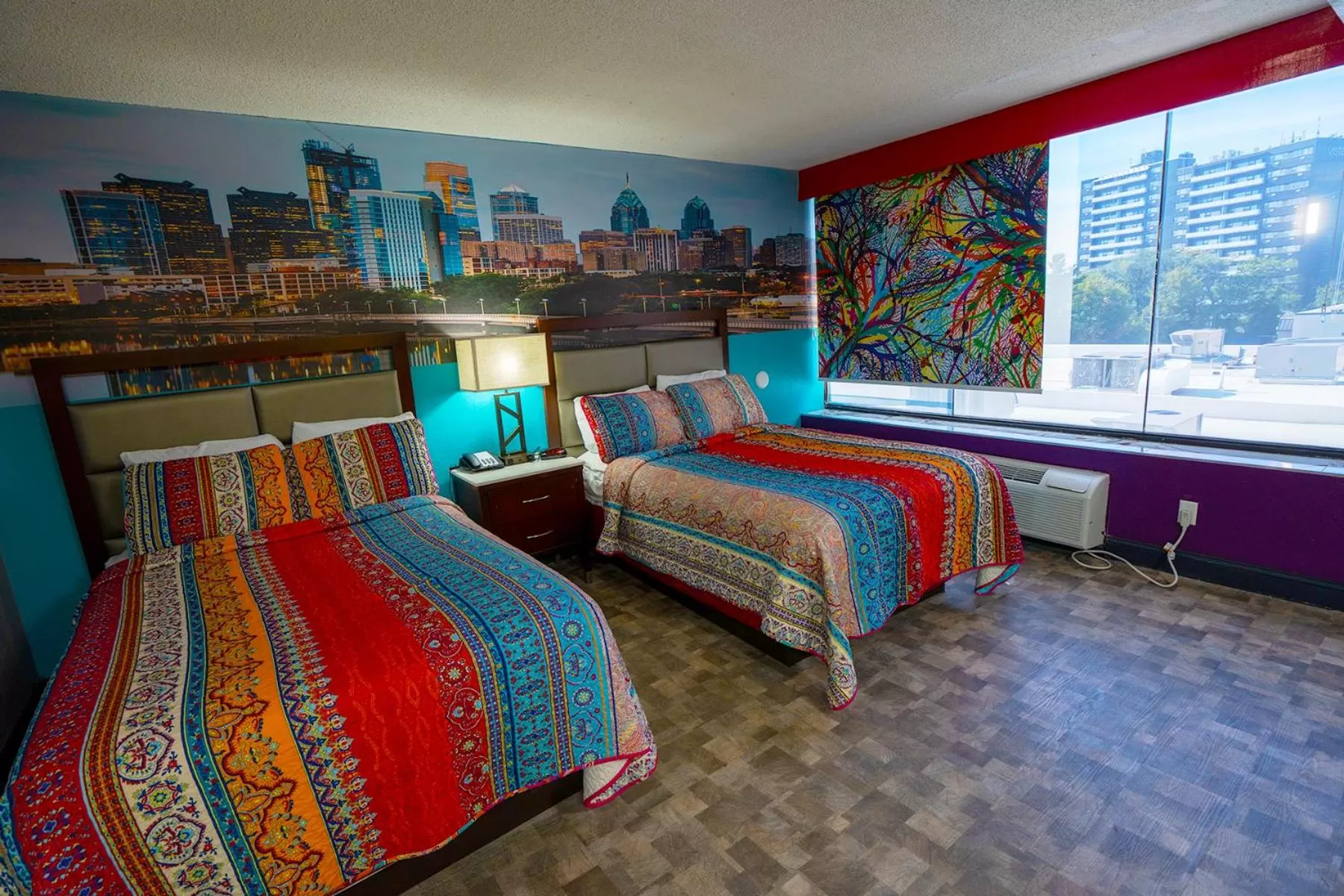 Bed in Philly Inn & Suites