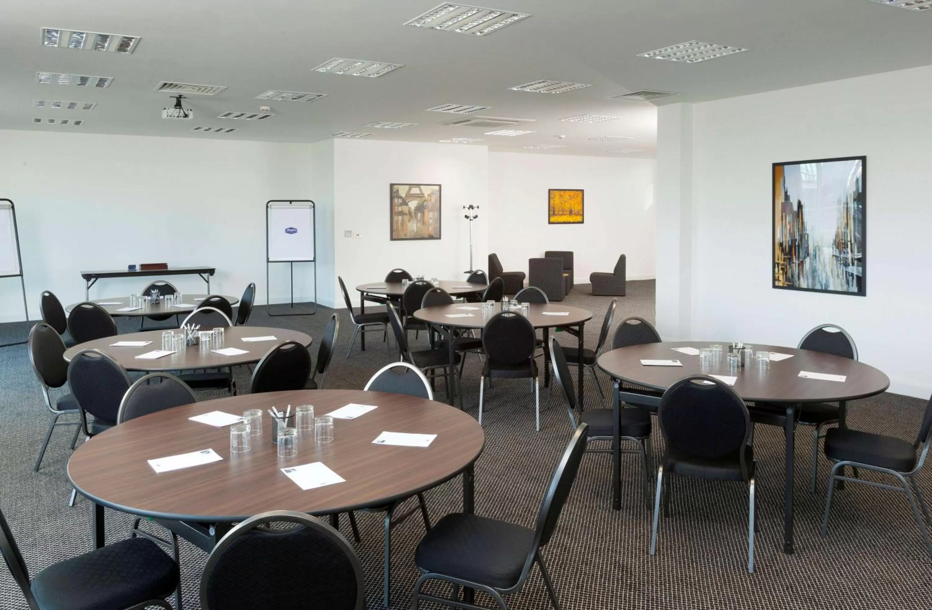 Meeting/conference room in Hampton by Hilton Luton Airport