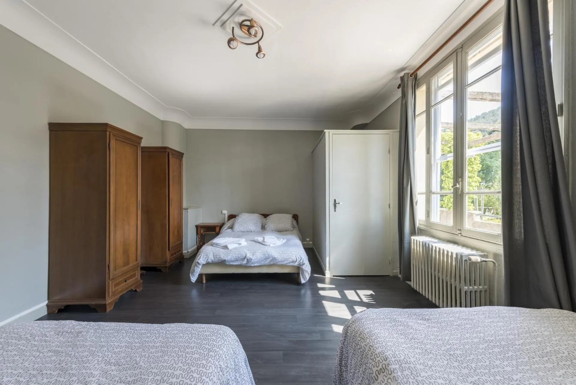 Bed in Hôtel du Rocher