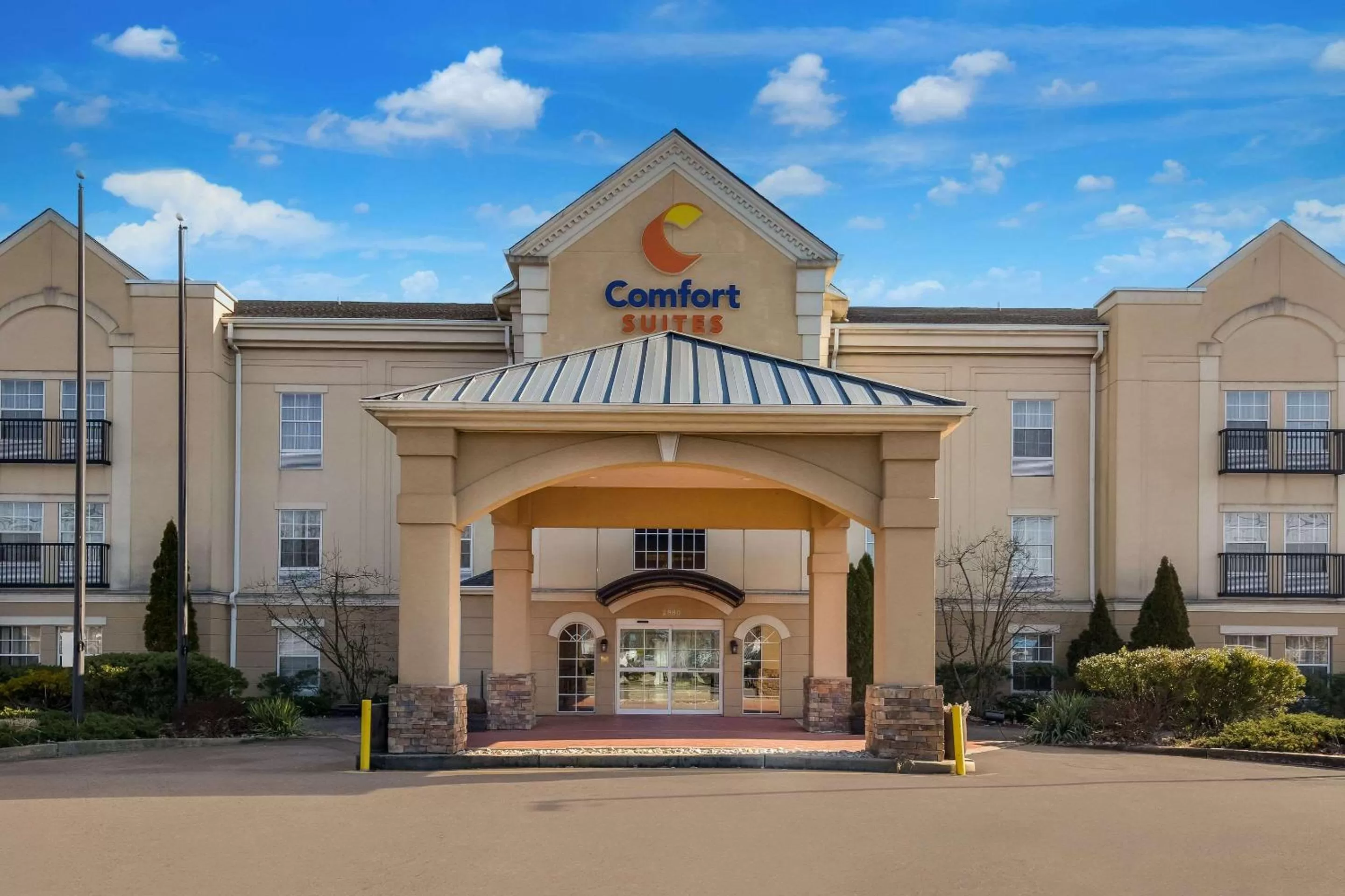 Property building in Comfort Suites Near University