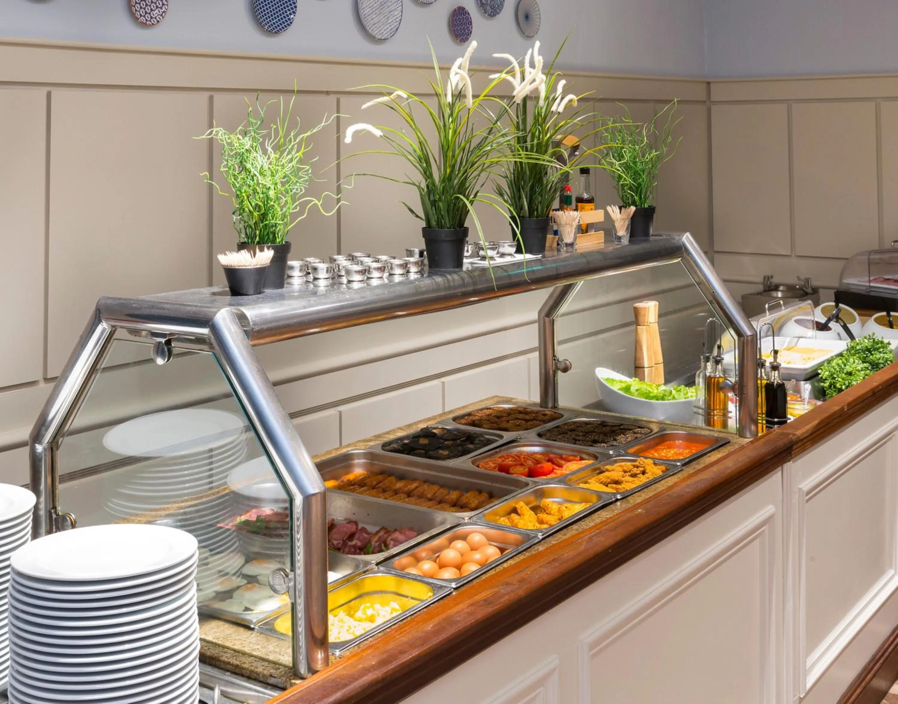 Food and drinks in Bonnington Hotel & Leisure Centre