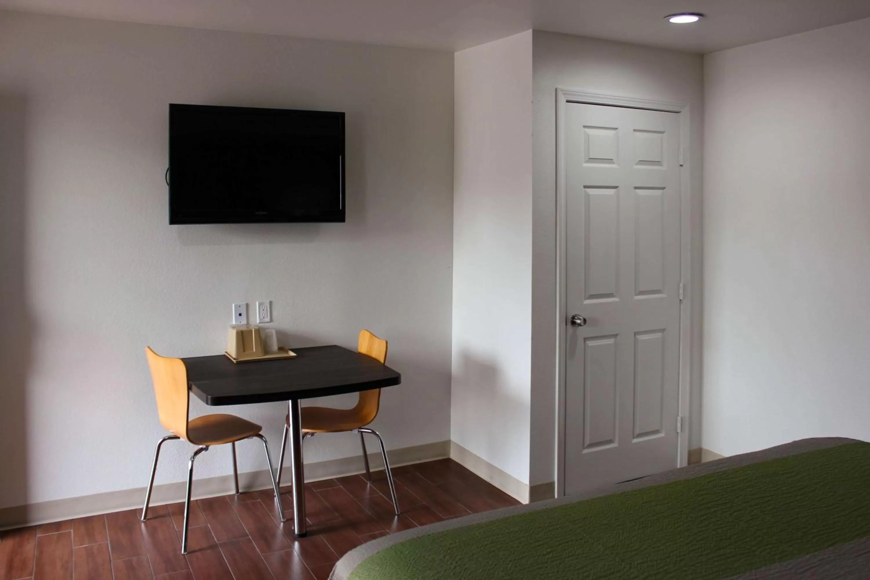 TV and multimedia, TV/Entertainment Center in Studio 6-Houston, TX - East