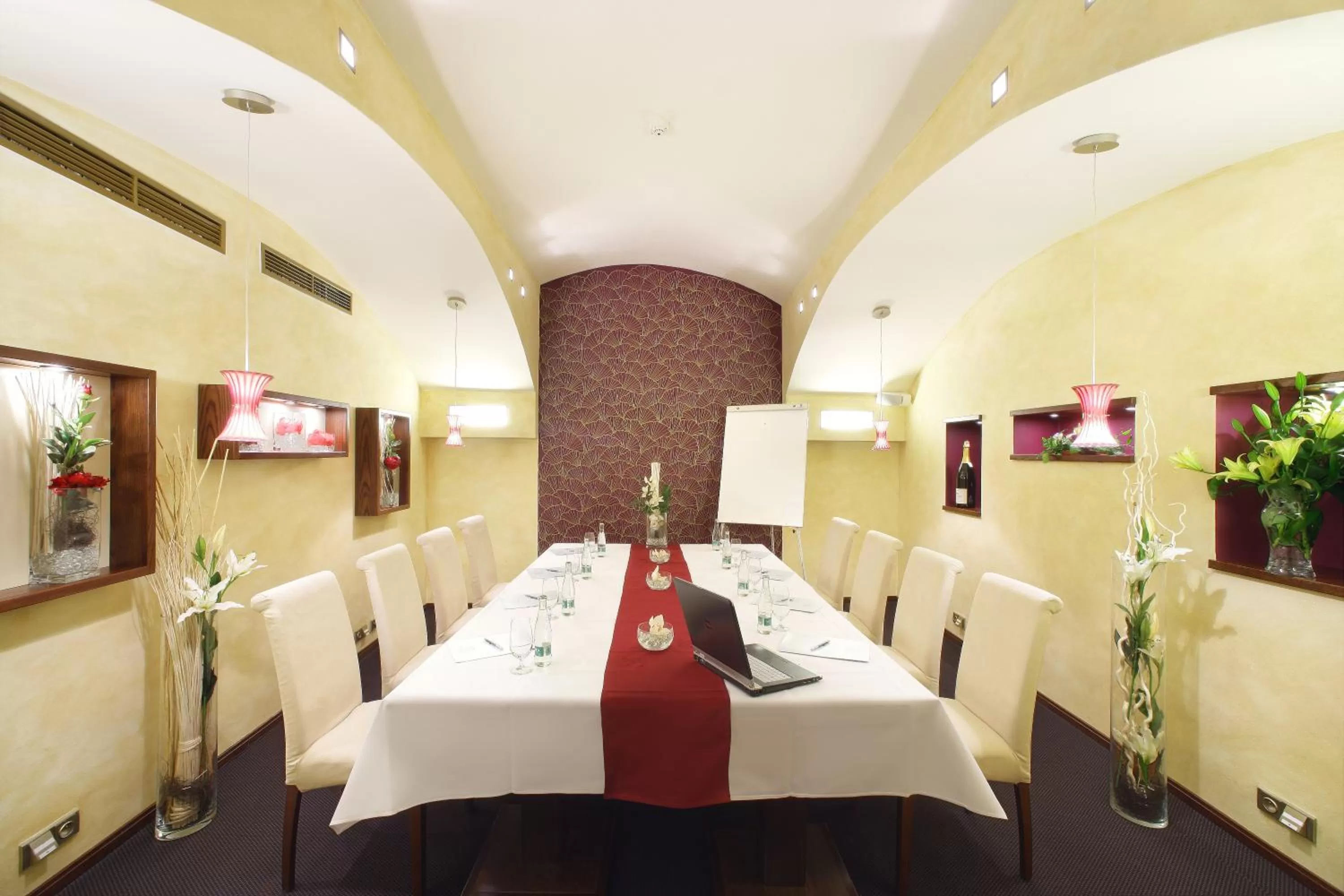 Restaurant/places to eat in Adria Hotel Prague