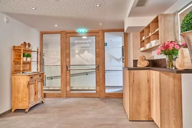 Spa and wellness centre/facilities, Kitchen/Kitchenette in Hotel Arzlerhof