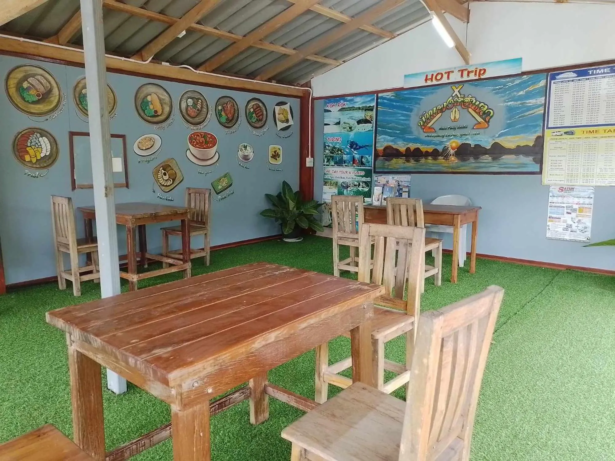 Dining area in BaanPhong Lanta