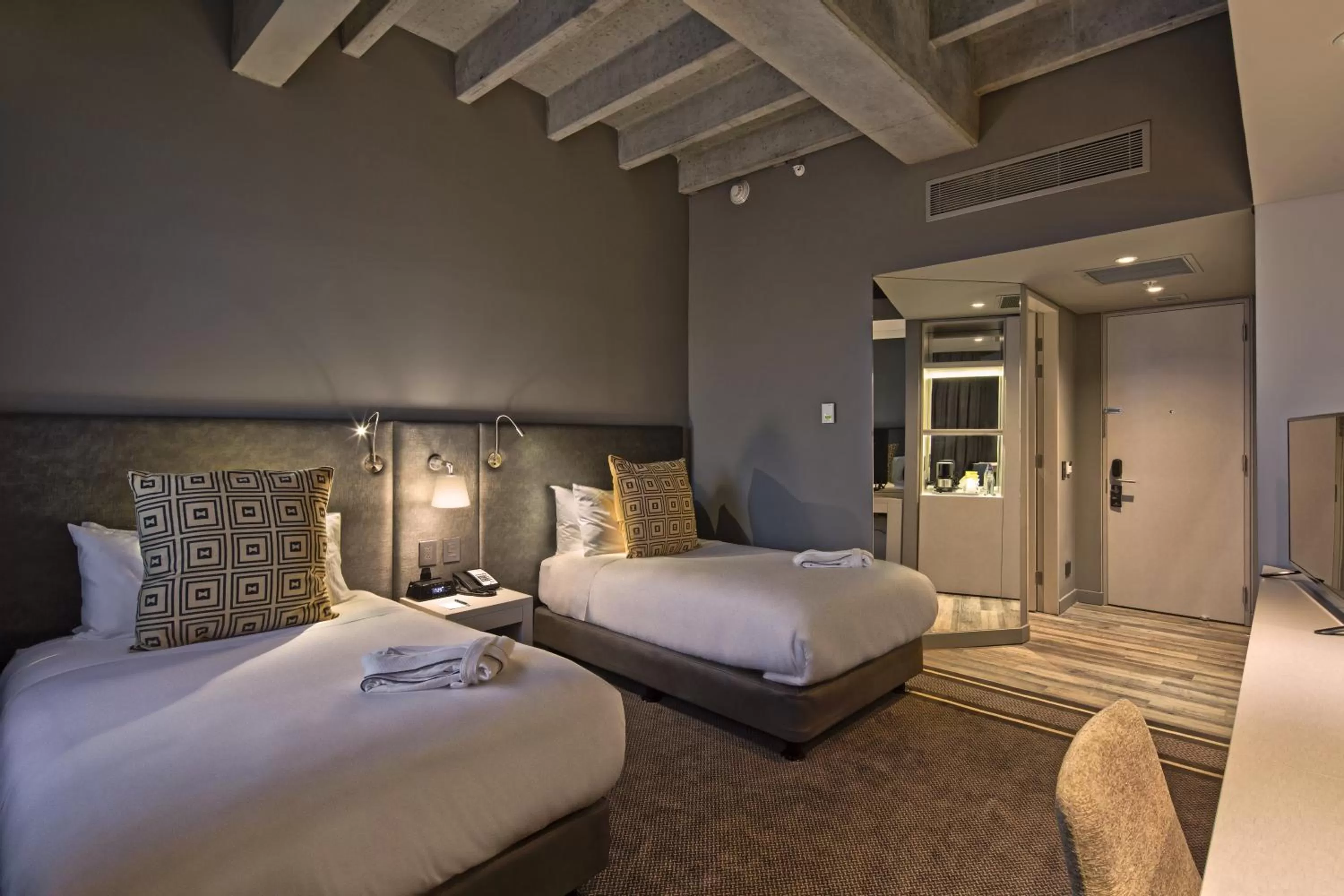 Photo of the whole room, Bed in Movich Buro 51