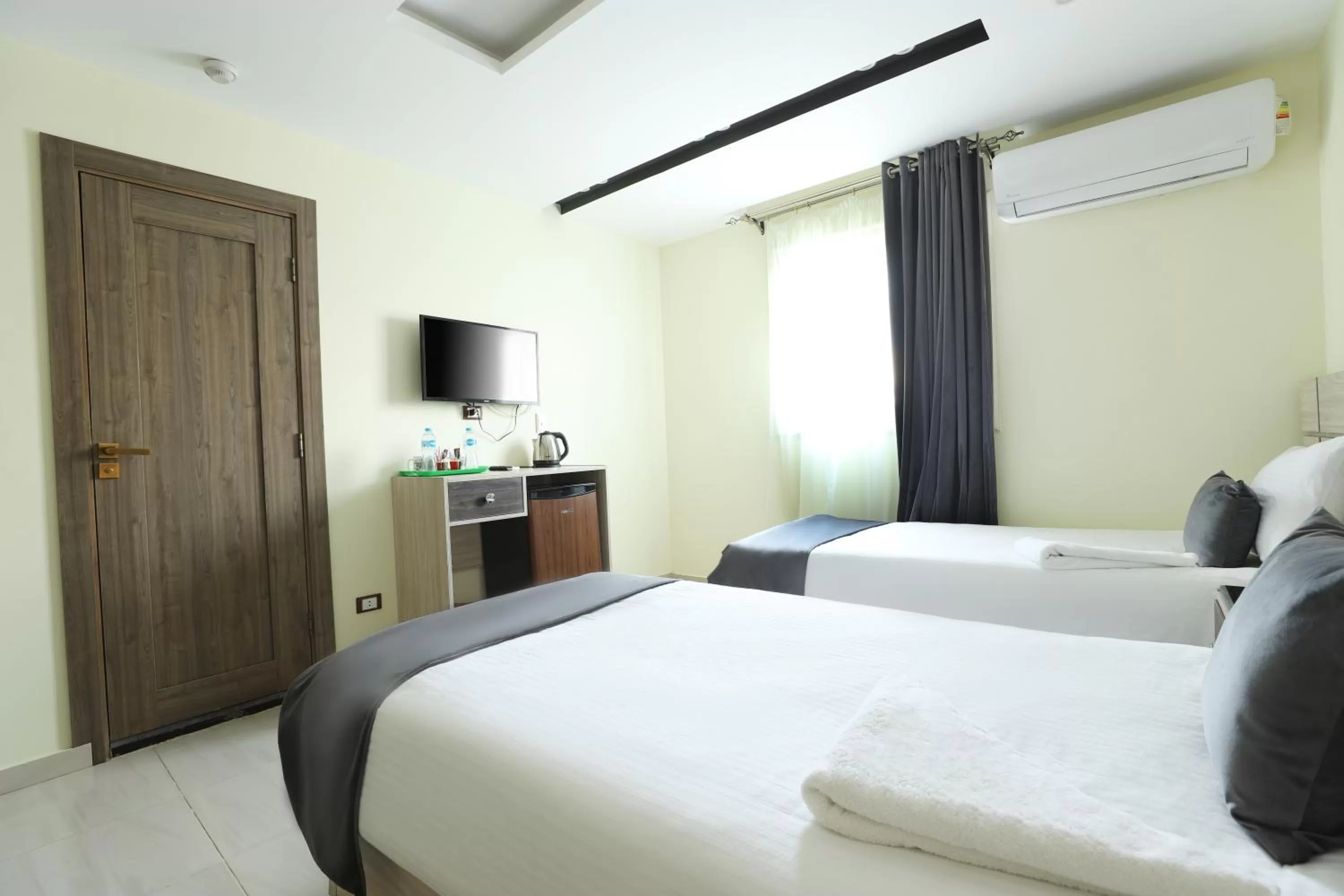 Communal lounge/ TV room, Bed in Brothers Pyramids View Hotel