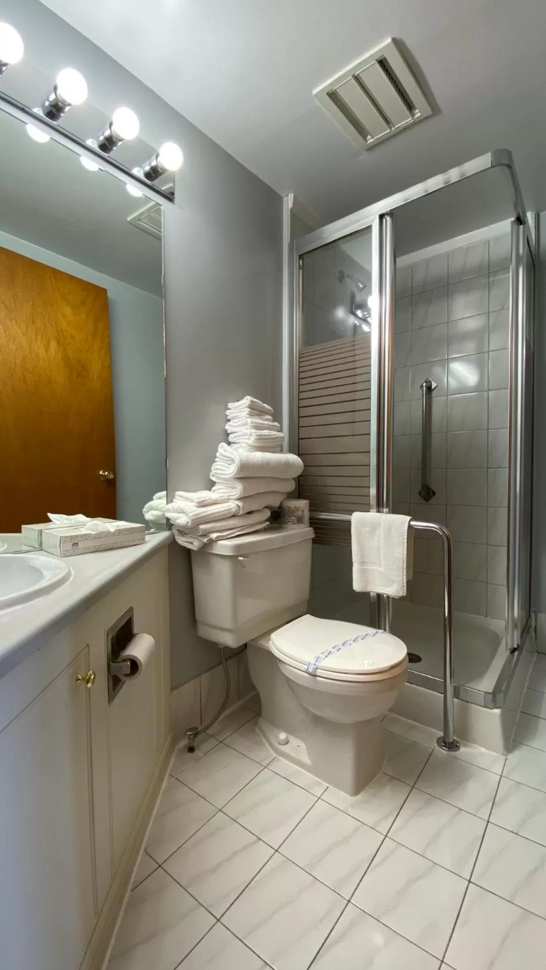 Bathroom in Auberge Harris