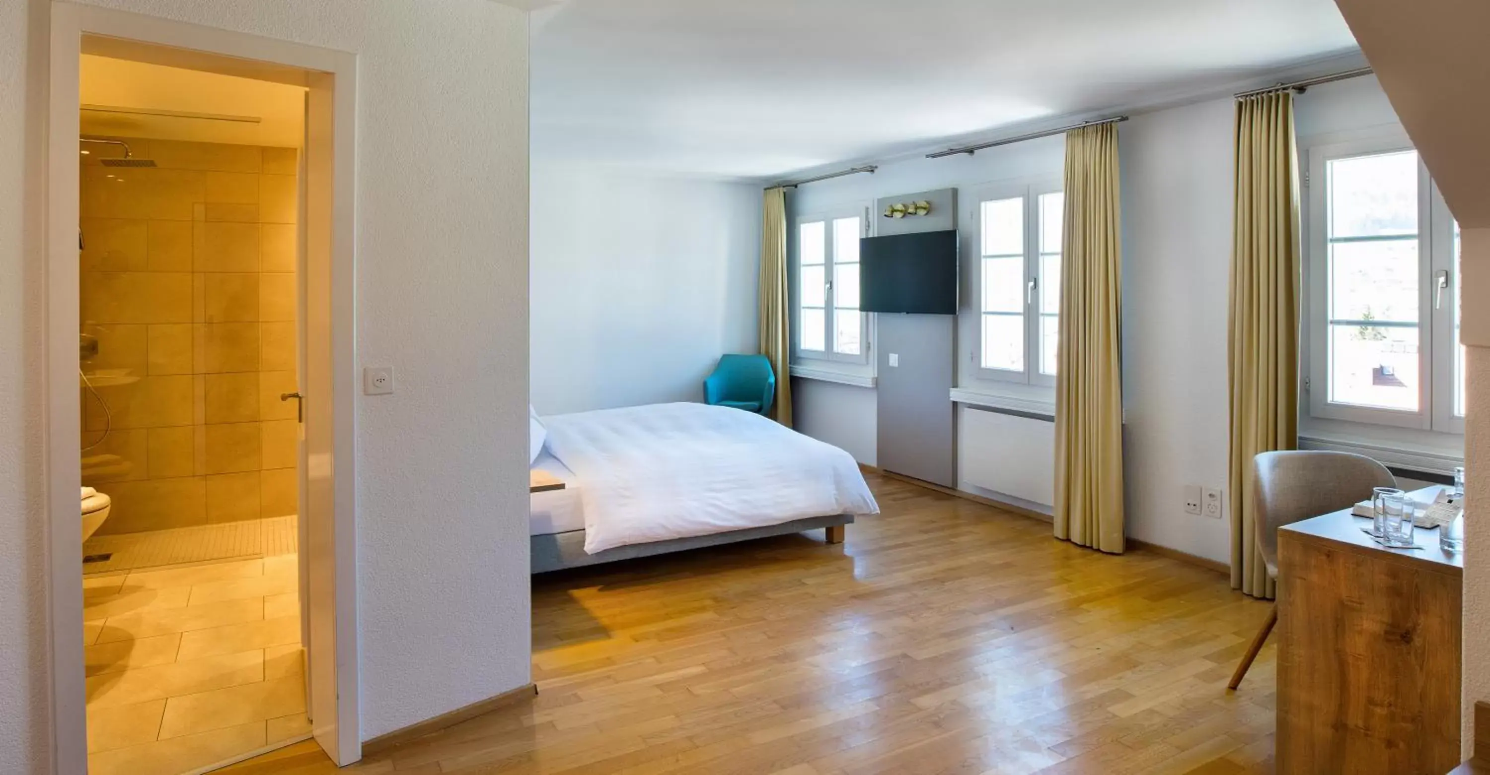 Junior Suite Superior with Lake View in Hotel Kreuz by b-smart Junior Suite Superior with Lake View in Hotel Kreuz by b-smart