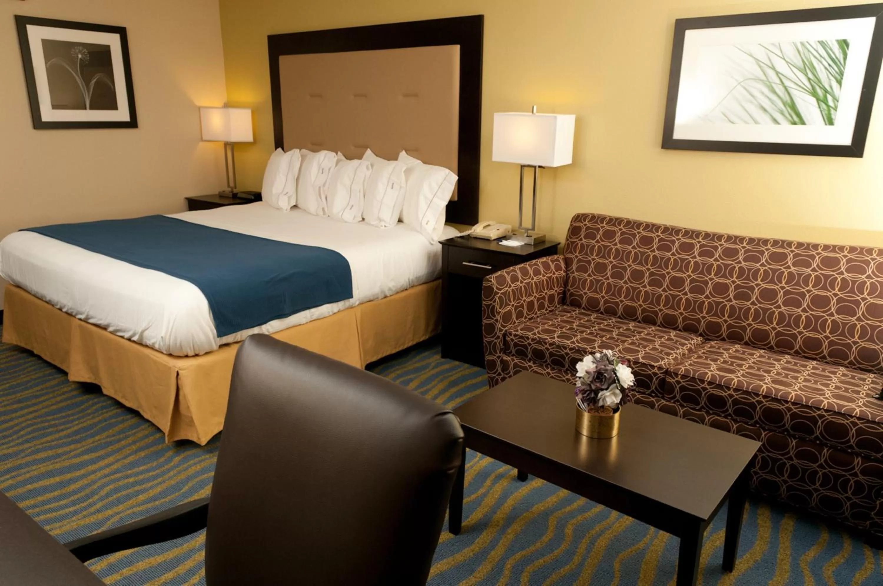 King Room - Mobility Access/Hearing Accessible in Holiday Inn Express Hotel & Suites Bloomington-Normal University Area by IHG