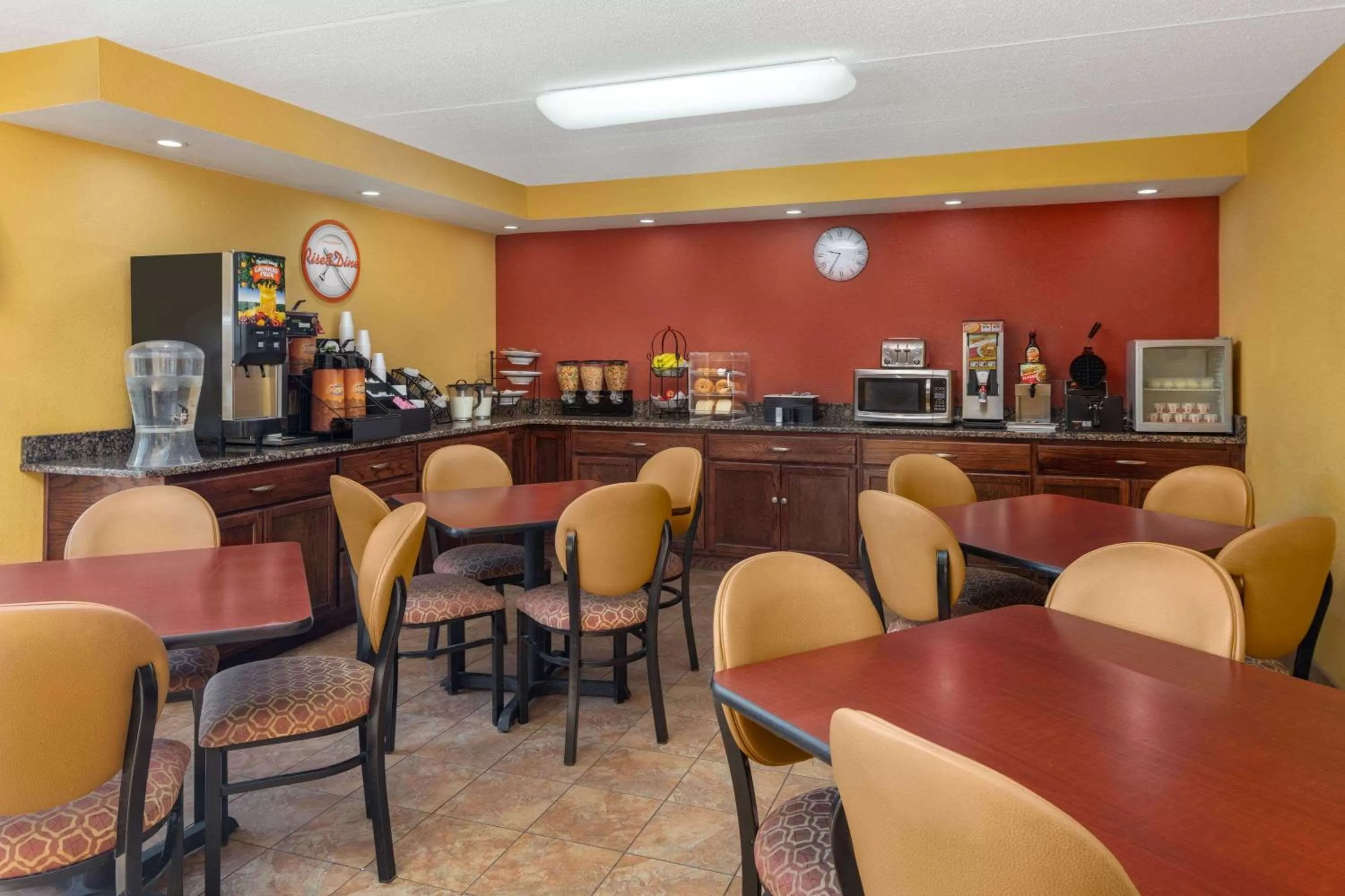 Restaurant/places to eat in Howard Johnson by Wyndham Rock Hill