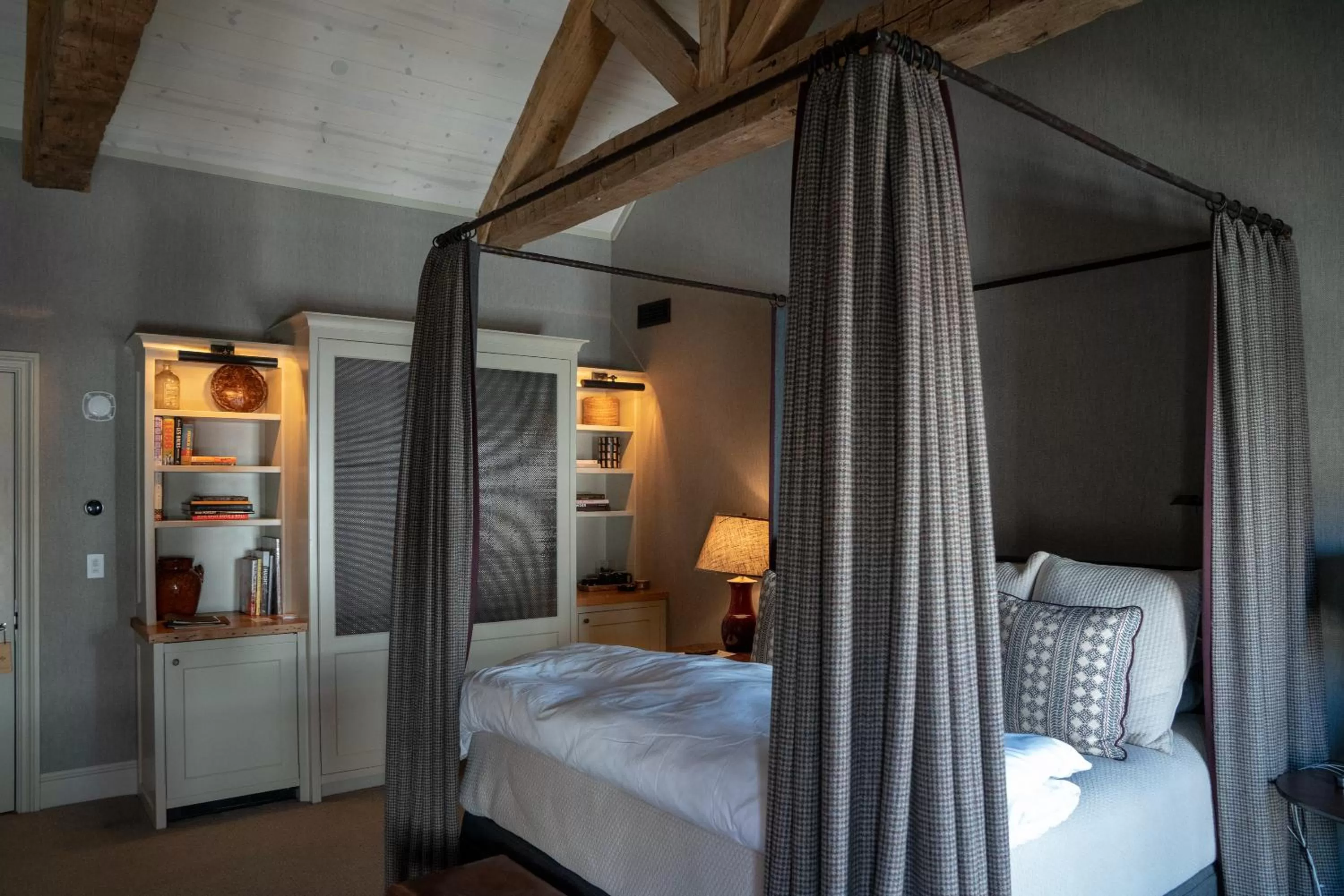 Bed in Public House Lofts