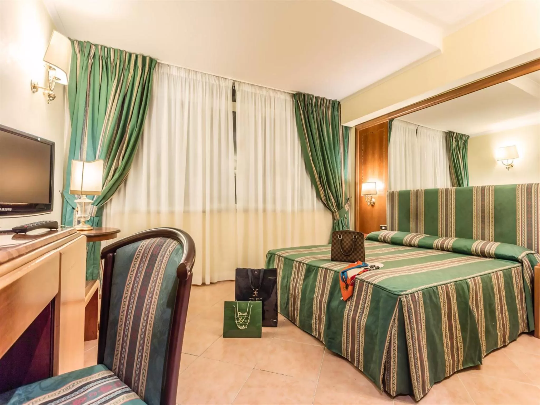 Bedroom, Bed in Raeli Hotel Archimede