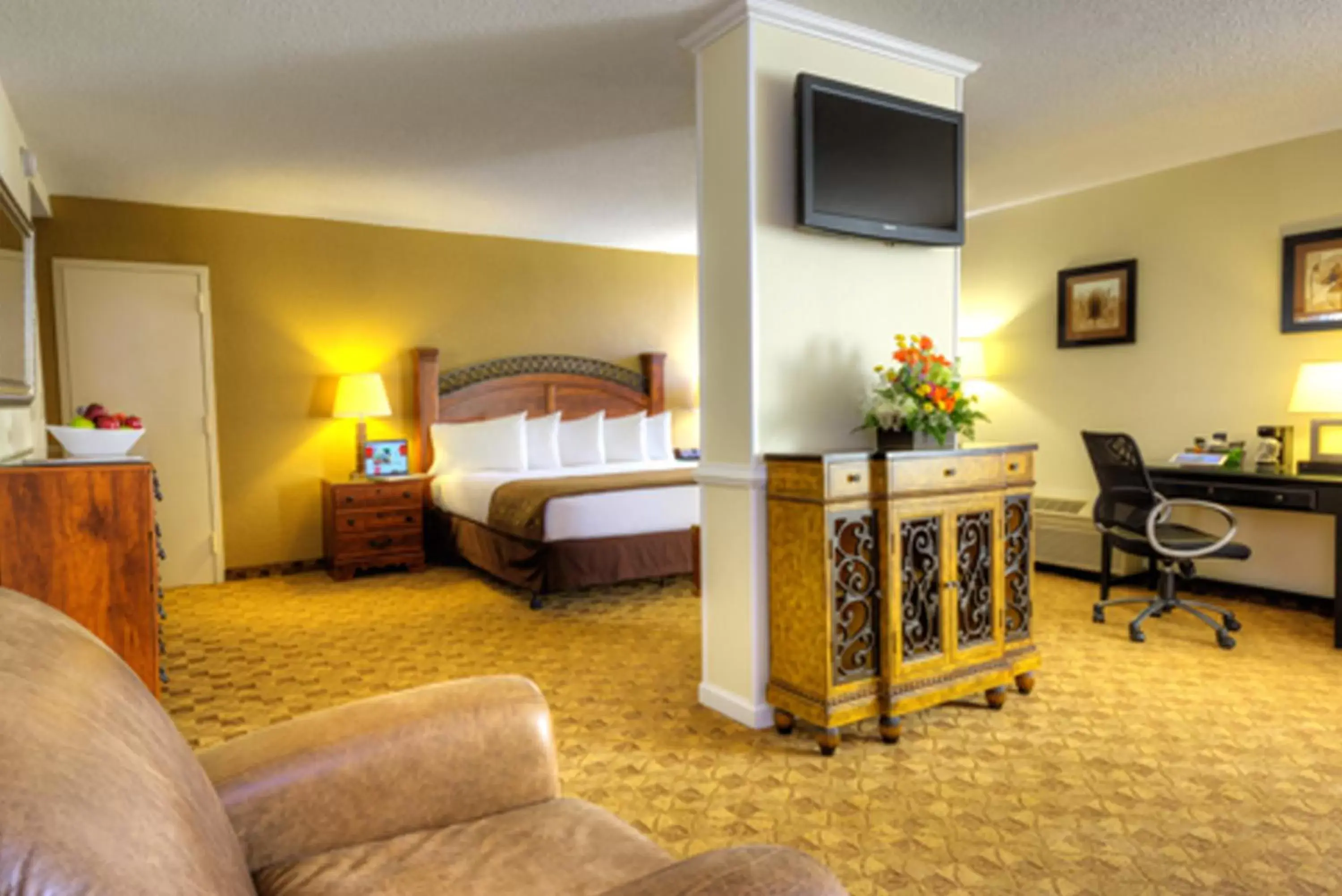 Deluxe King Suite - Non-Smoking in Village Inn Clemmons-Winston Salem, Trademark by Wyndham Deluxe King Suite - Non-Smoking in Village Inn Clemmons-Winston Salem, Trademark by Wyndham