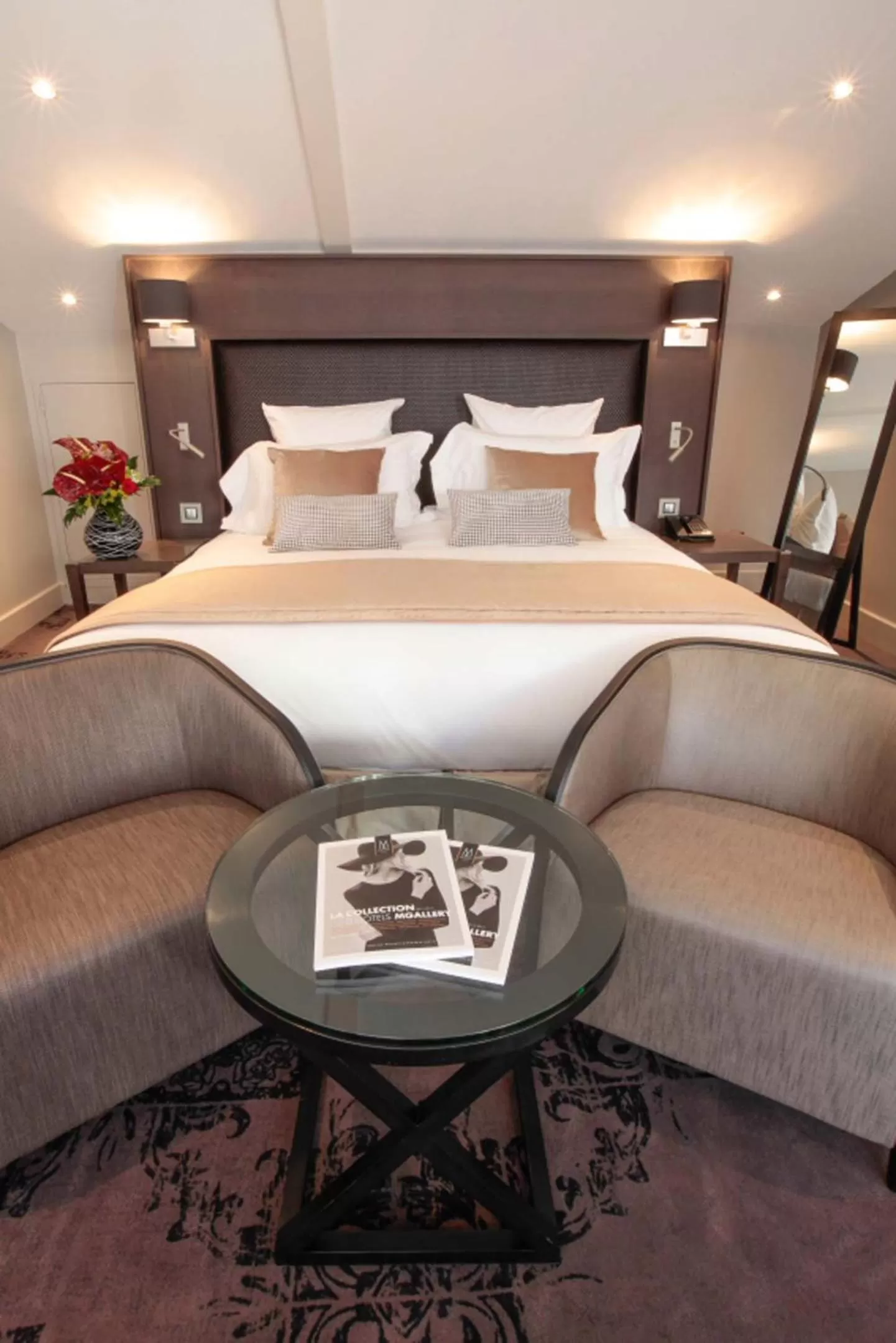 Bed in La Cour des Consuls Hotel & Spa Toulouse - MGallery Collection