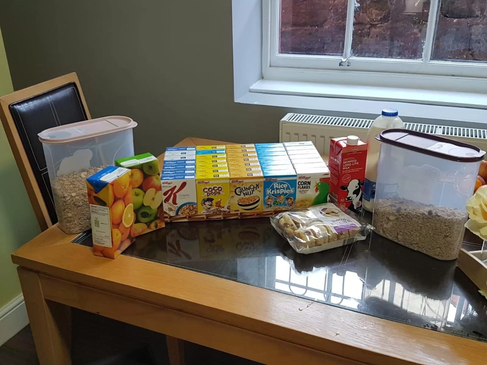 Continental breakfast in The Spring Bank APARTHOTEL