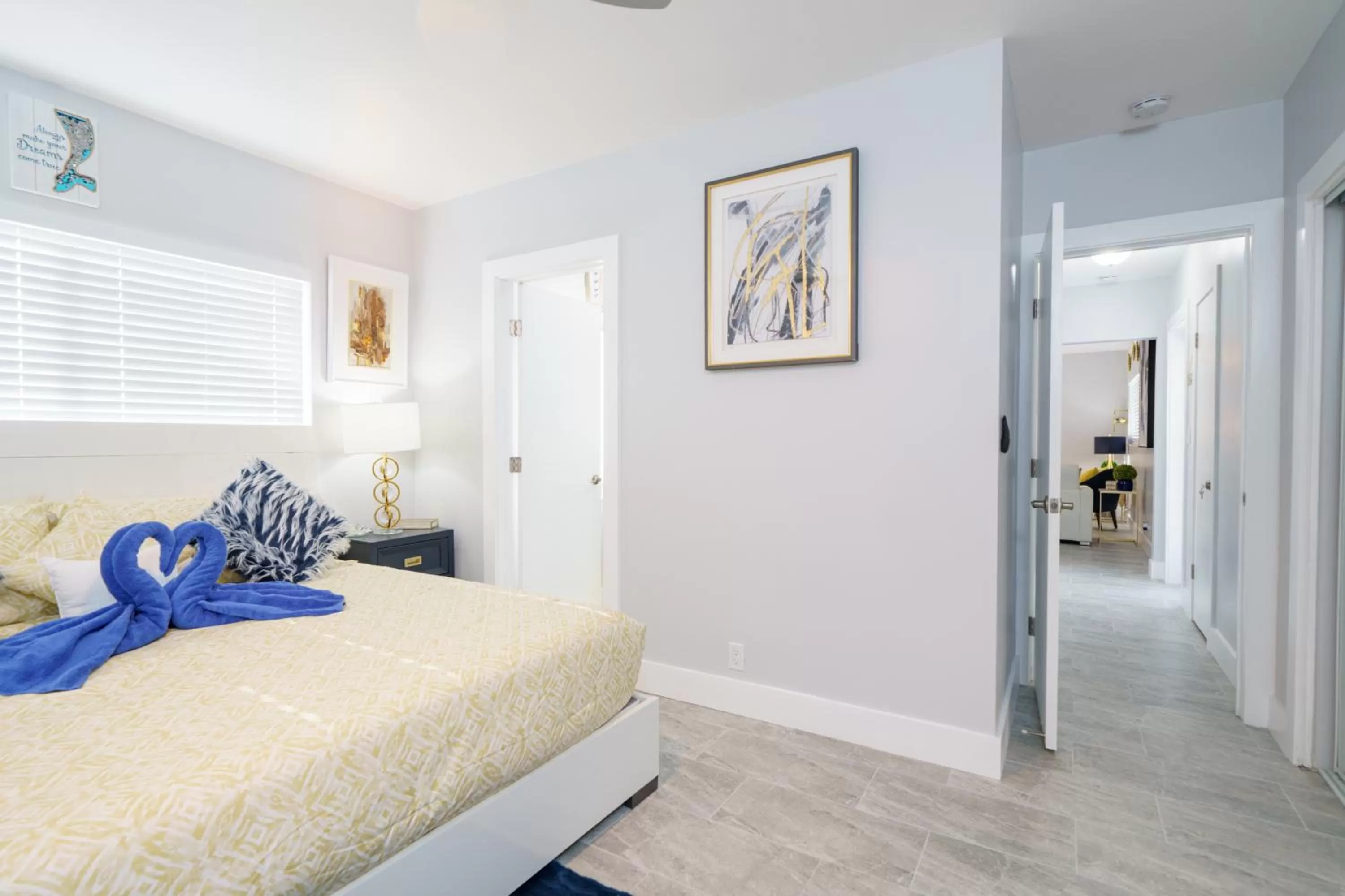 Bedroom, Bed in The Surf Hollywood Beach