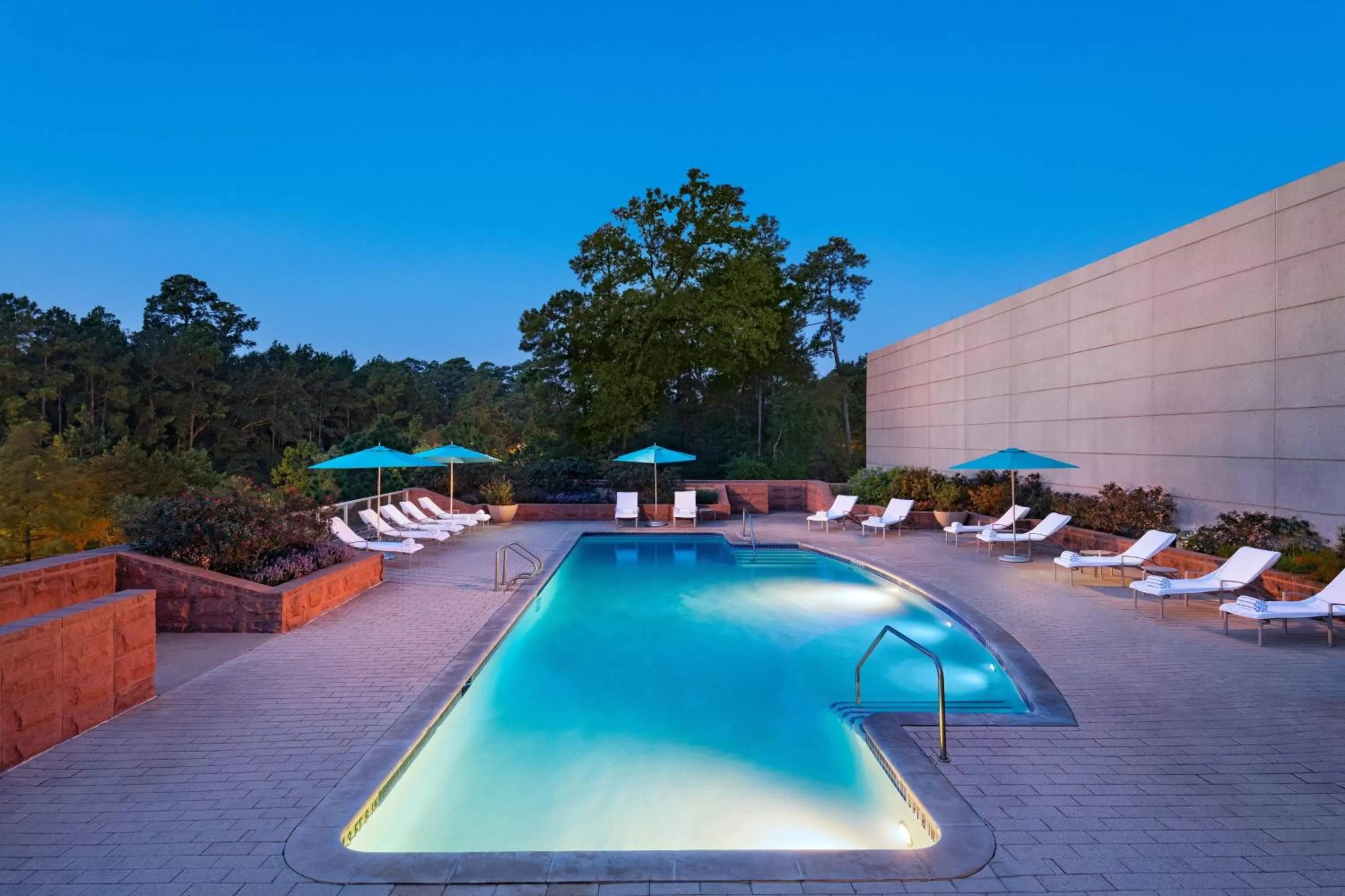 Swimming pool in The Woodlands Waterway Marriott Hotel and Convention Center